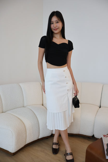 Rayne Pearl Button Pleated Skirt In White