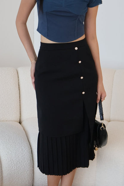 Rayne Pearl Button Pleated Skirt In Black