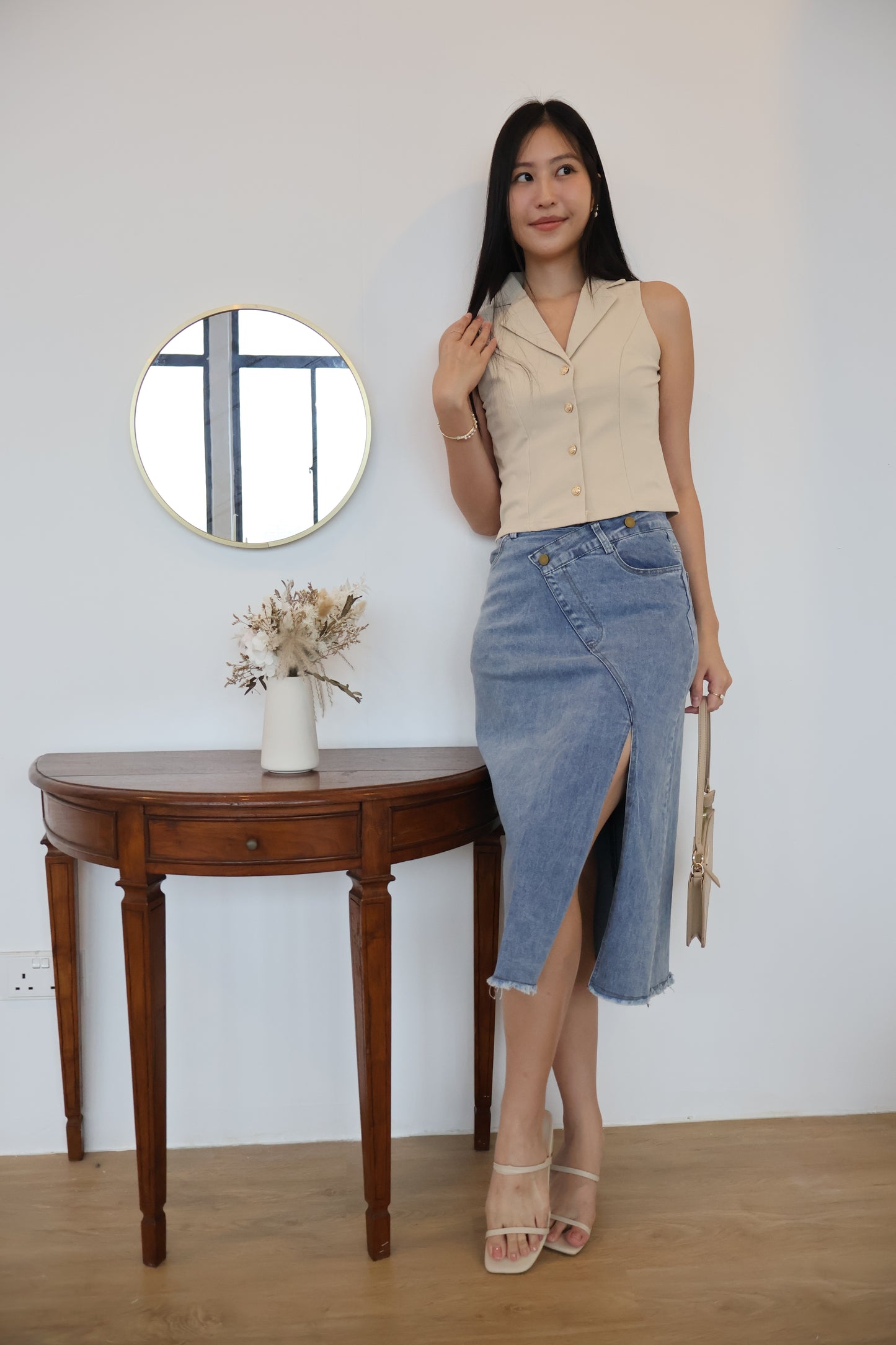 Jomaine Button Vest Top In Khaki