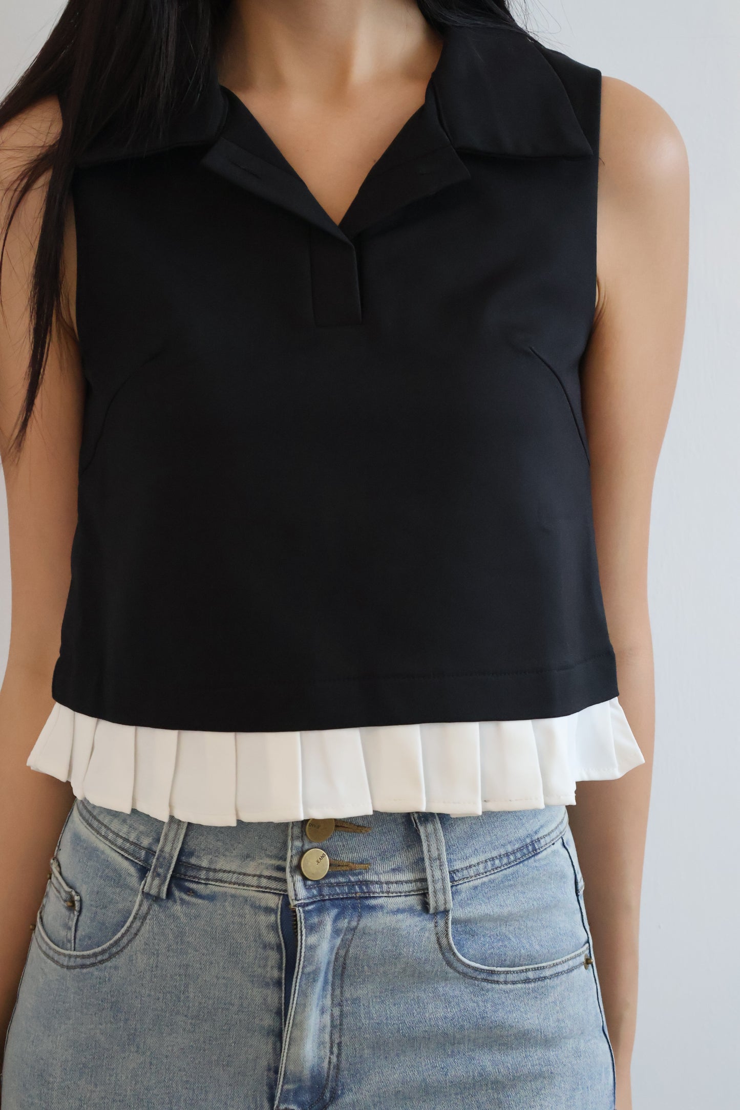 Melody Pleated Collar Blouse In Black