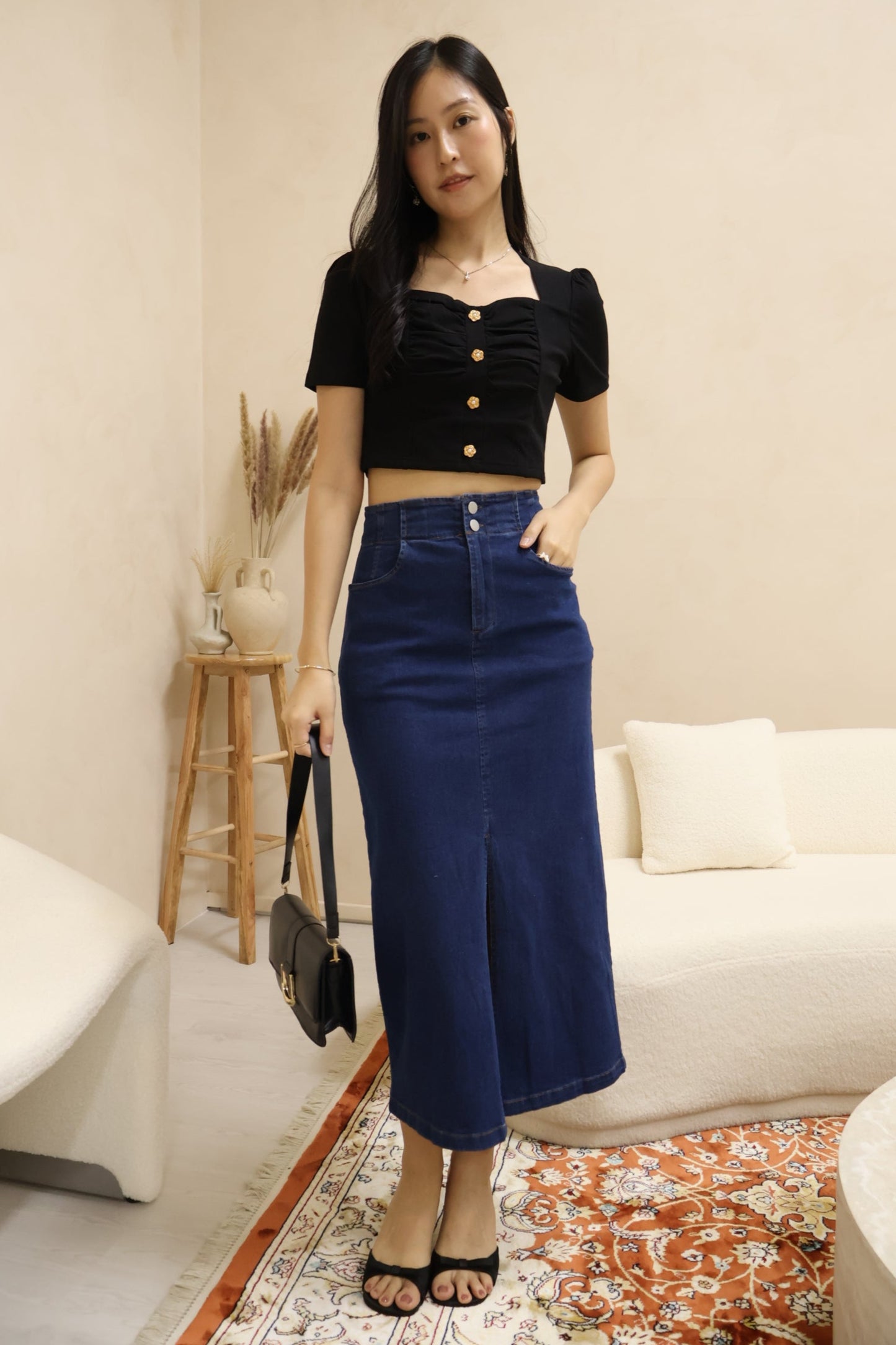 Gabriella Petal Pearl Buttons Ruched Top In Black