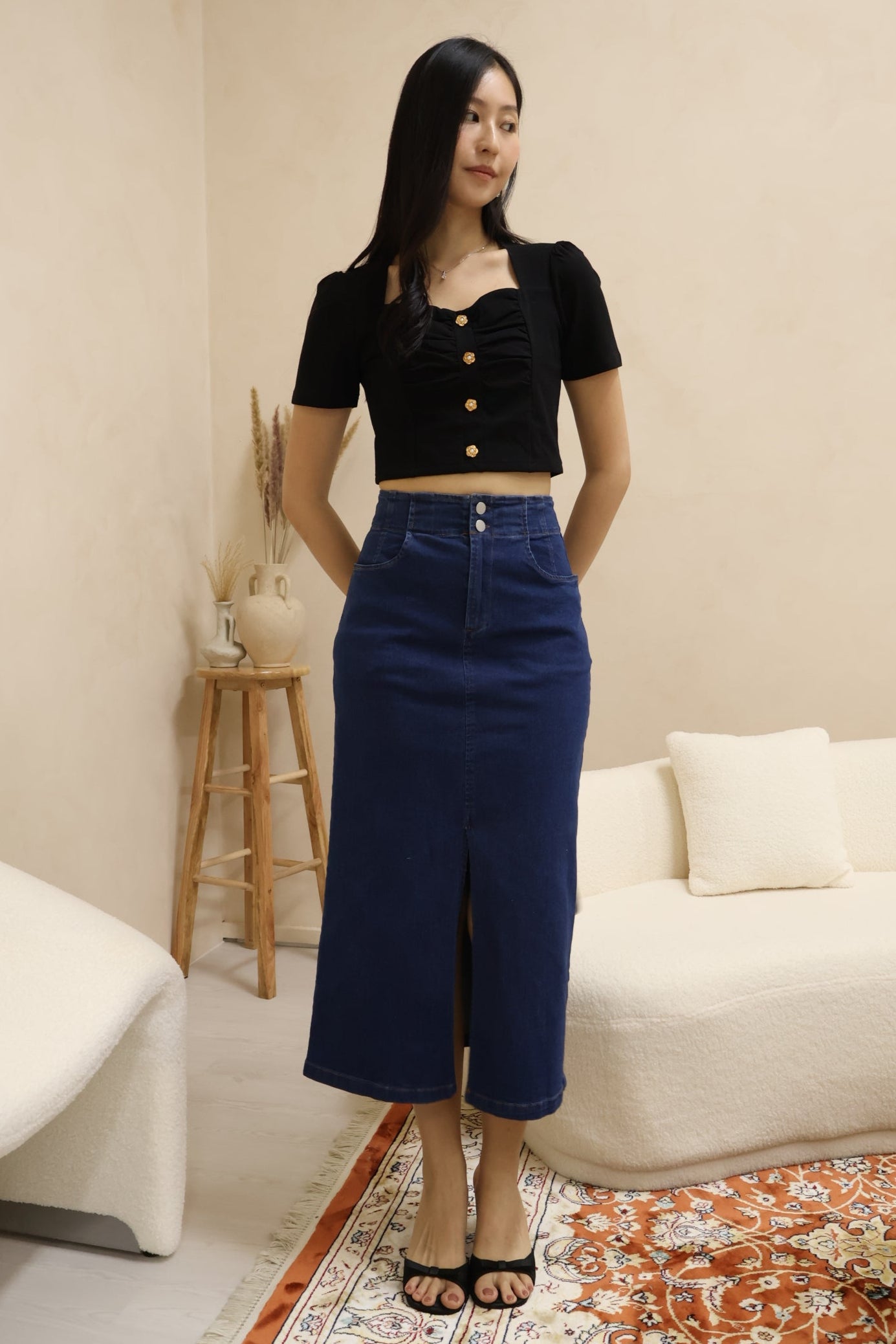 Gabriella Petal Pearl Buttons Ruched Top In Black