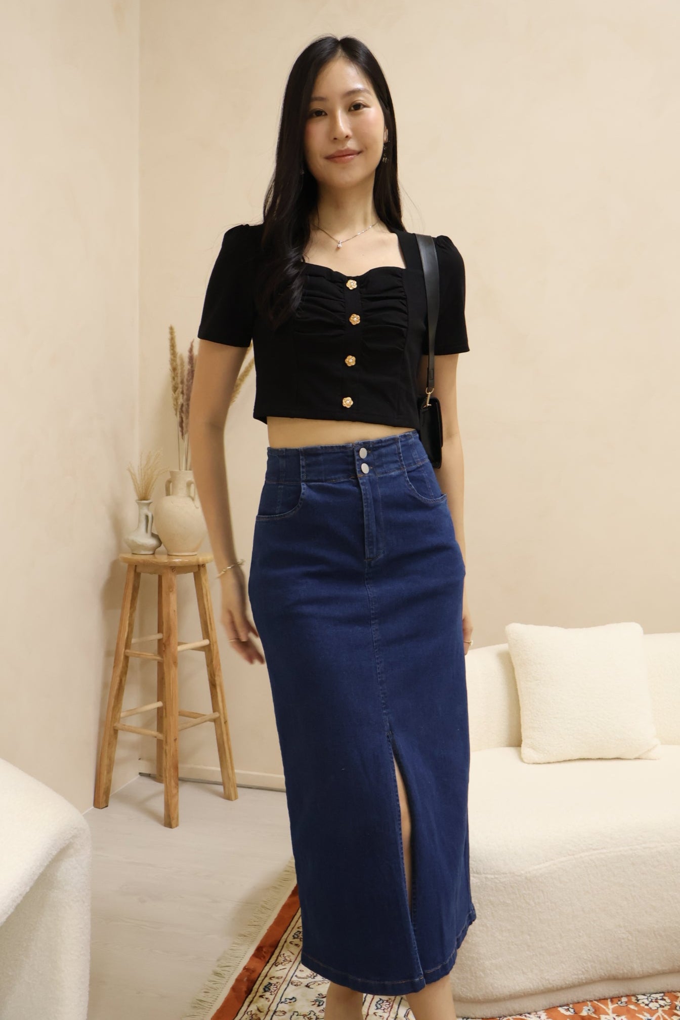 Gabriella Petal Pearl Buttons Ruched Top In Black