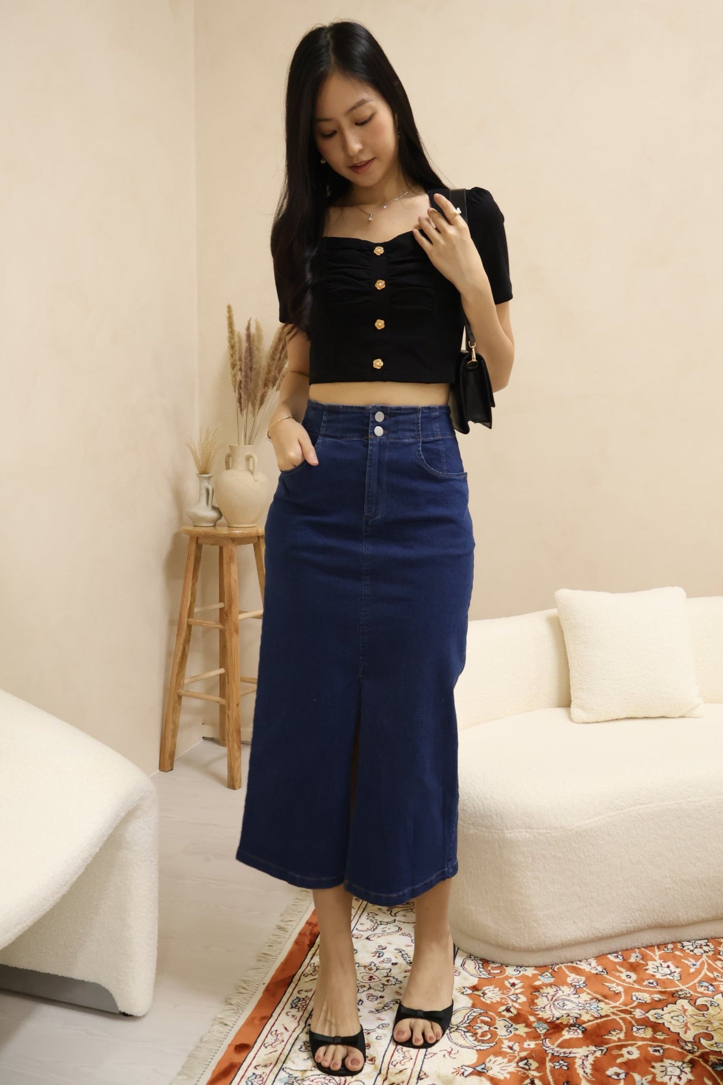 Gabriella Petal Pearl Buttons Ruched Top In Black