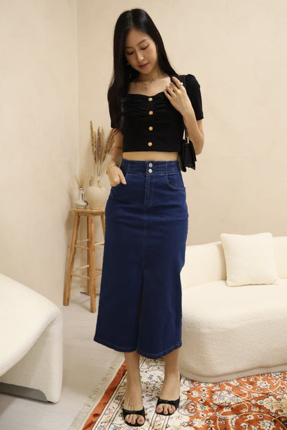 Gabriella Petal Pearl Buttons Ruched Top In Black