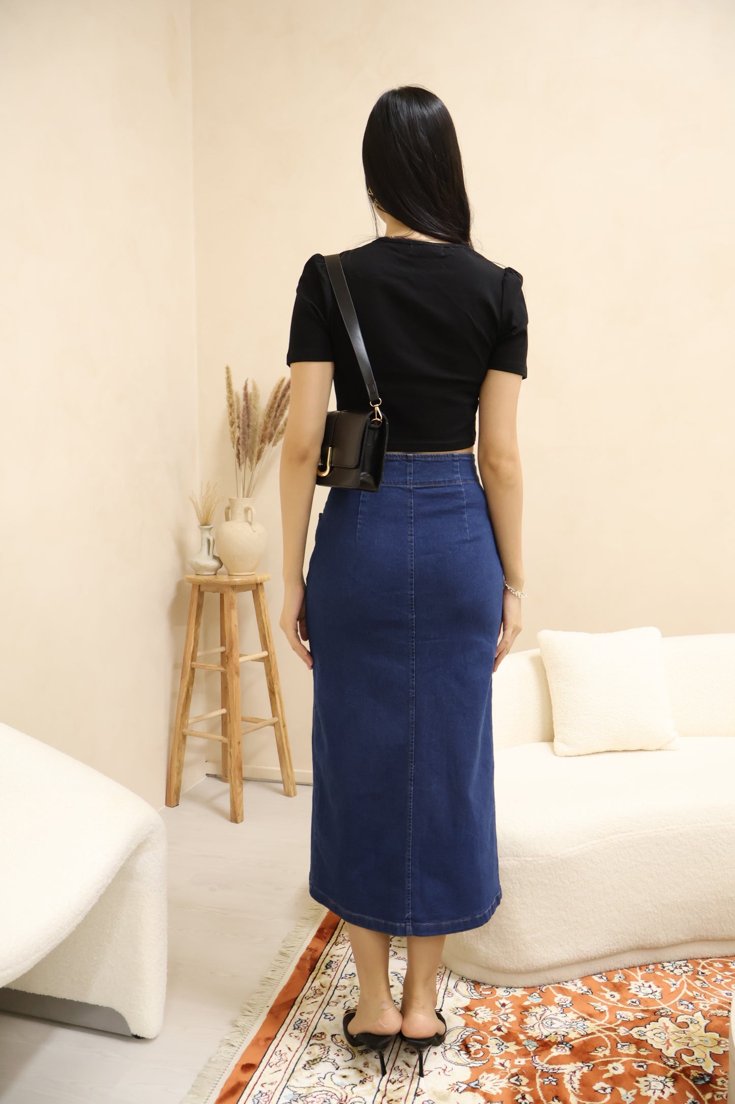 Gabriella Petal Pearl Buttons Ruched Top In Black