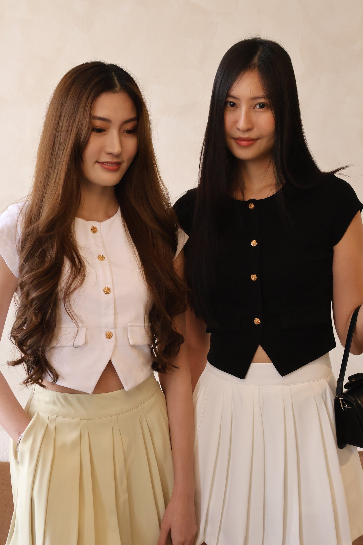 Roses v2 Gold Button Top In Black