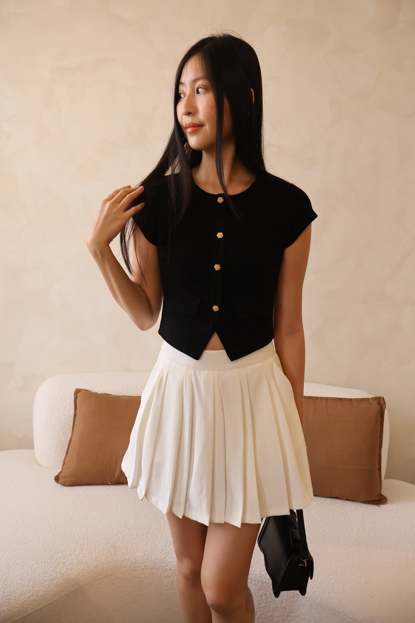 Roses v2 Gold Button Top In Black