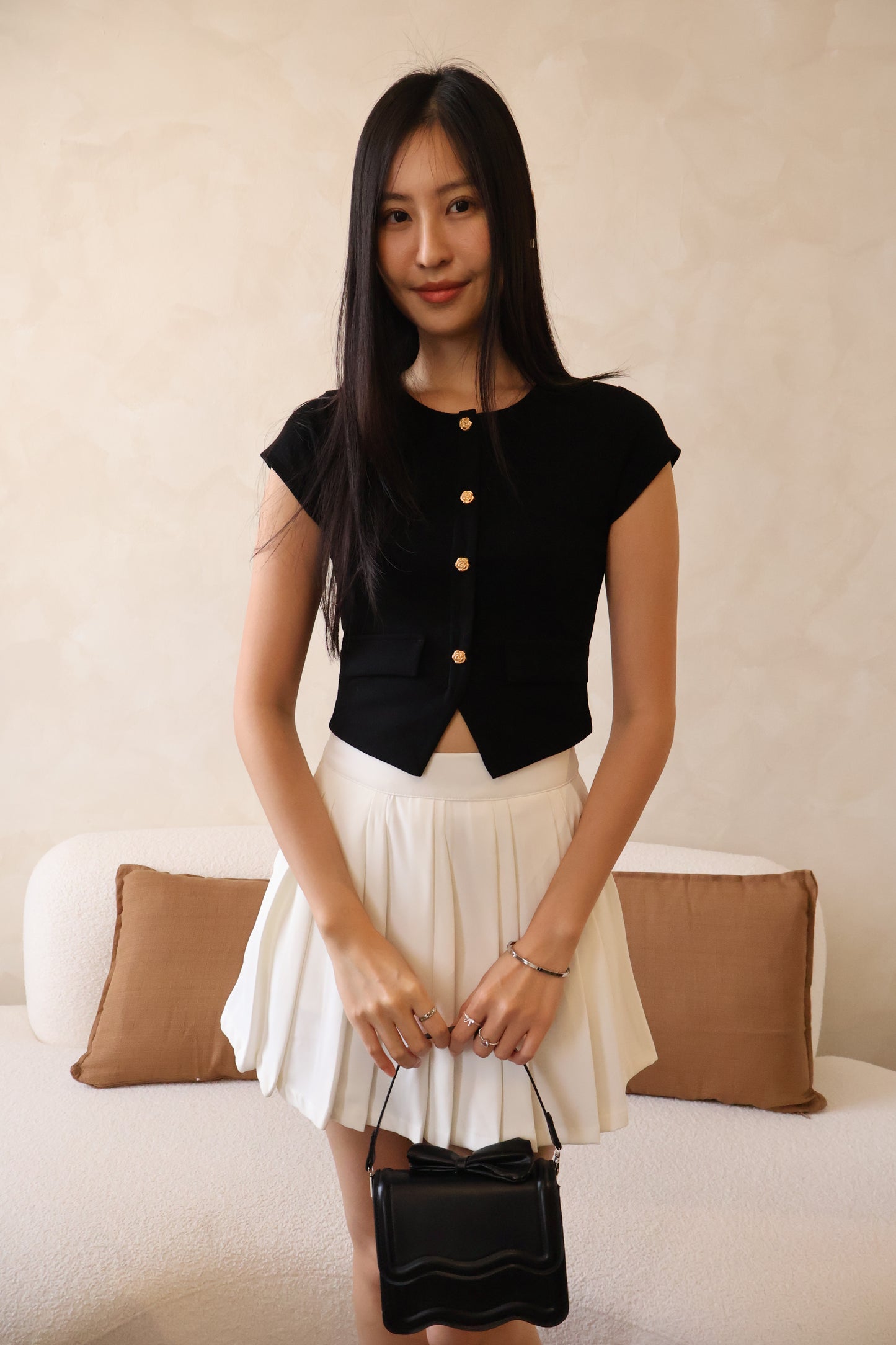 Roses v2 Gold Button Top In Black