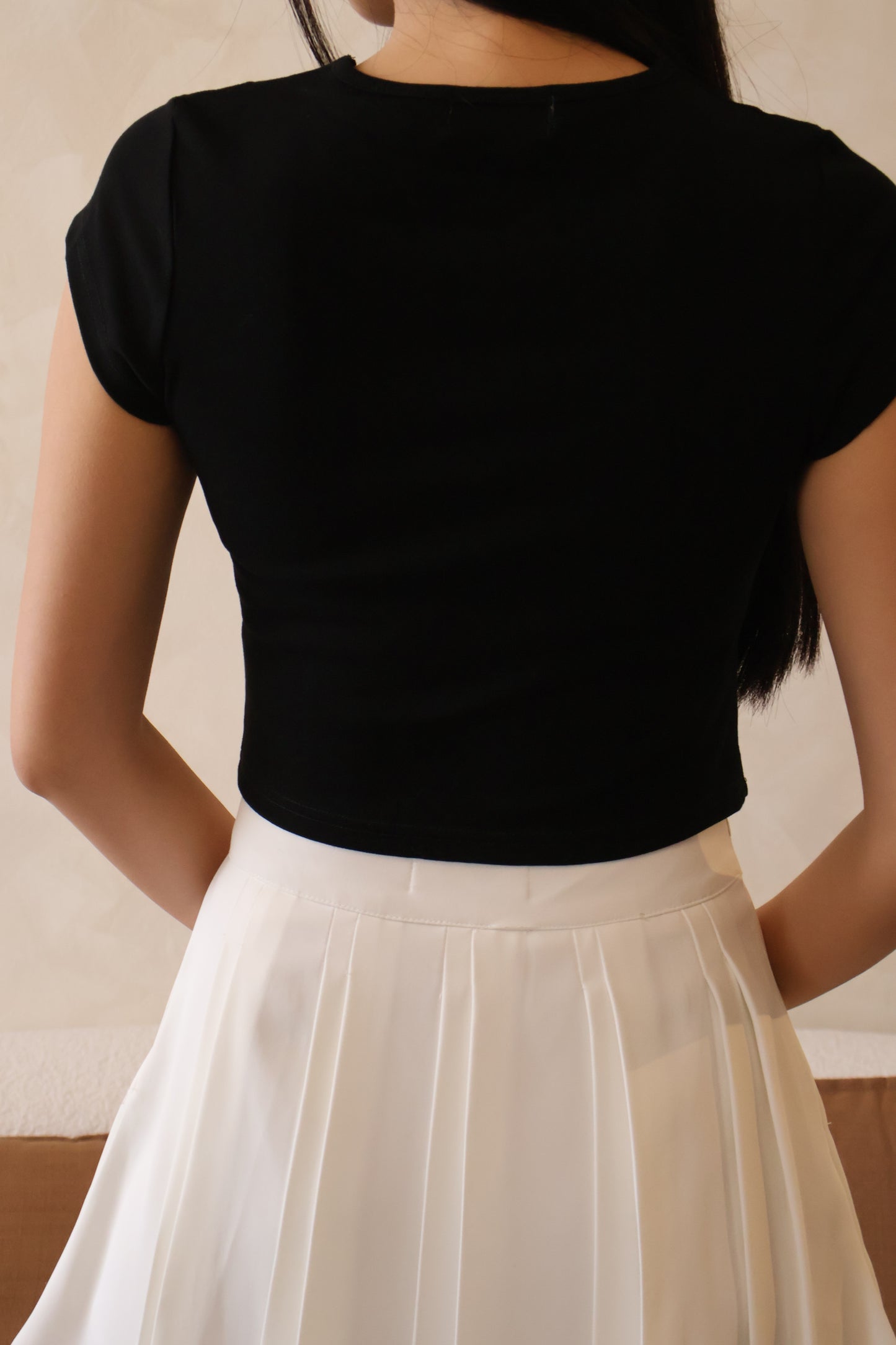 Roses v2 Gold Button Top In Black