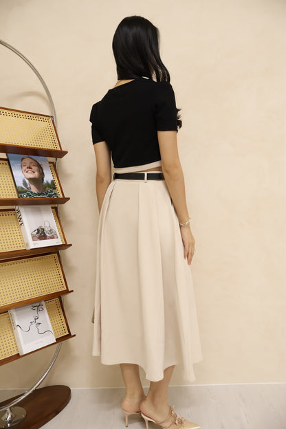 Amerlyn v2 Seashell Buttons Top In Black