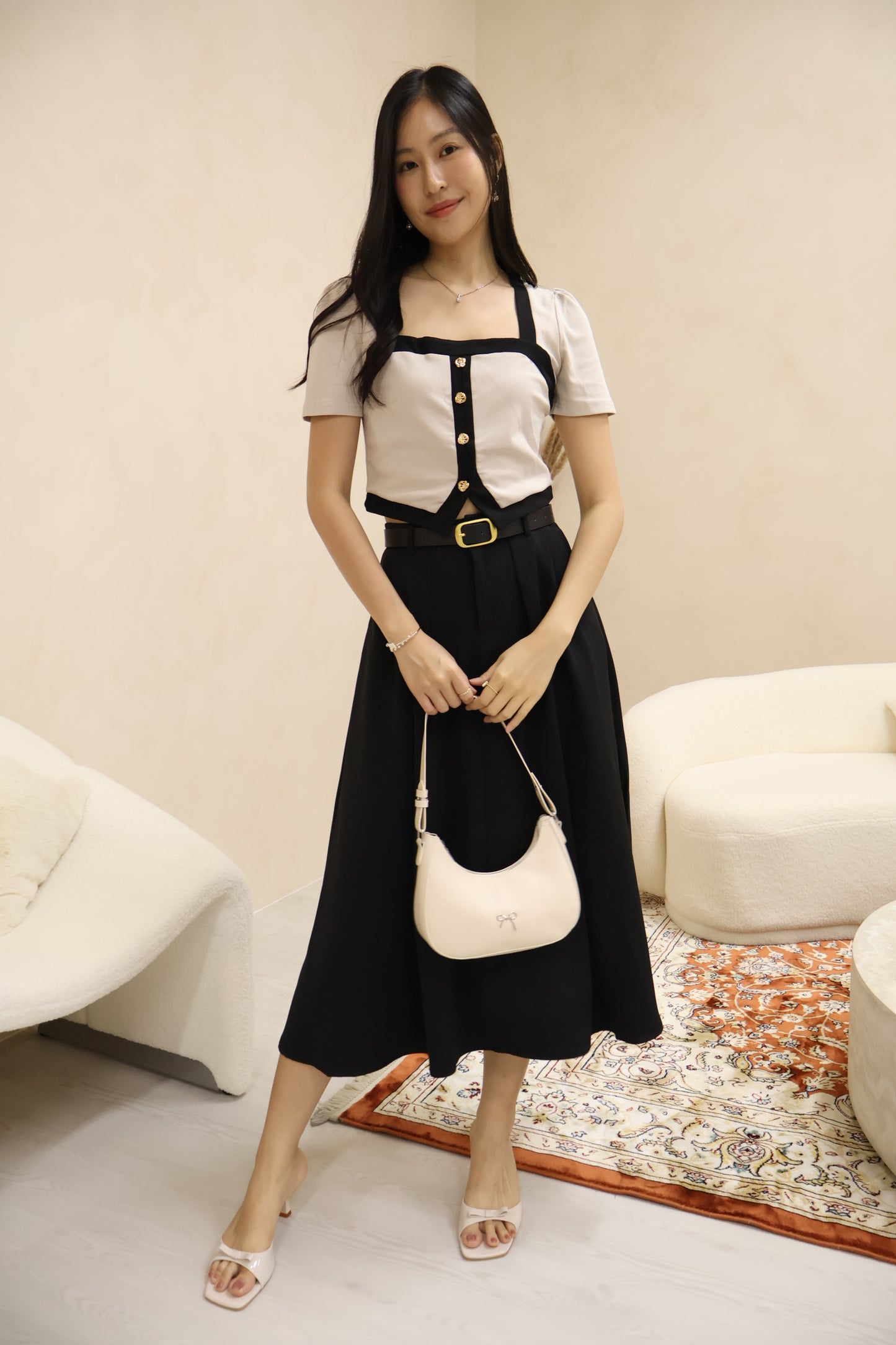 Amerlyn v2 Seashell Buttons Top In Taupe