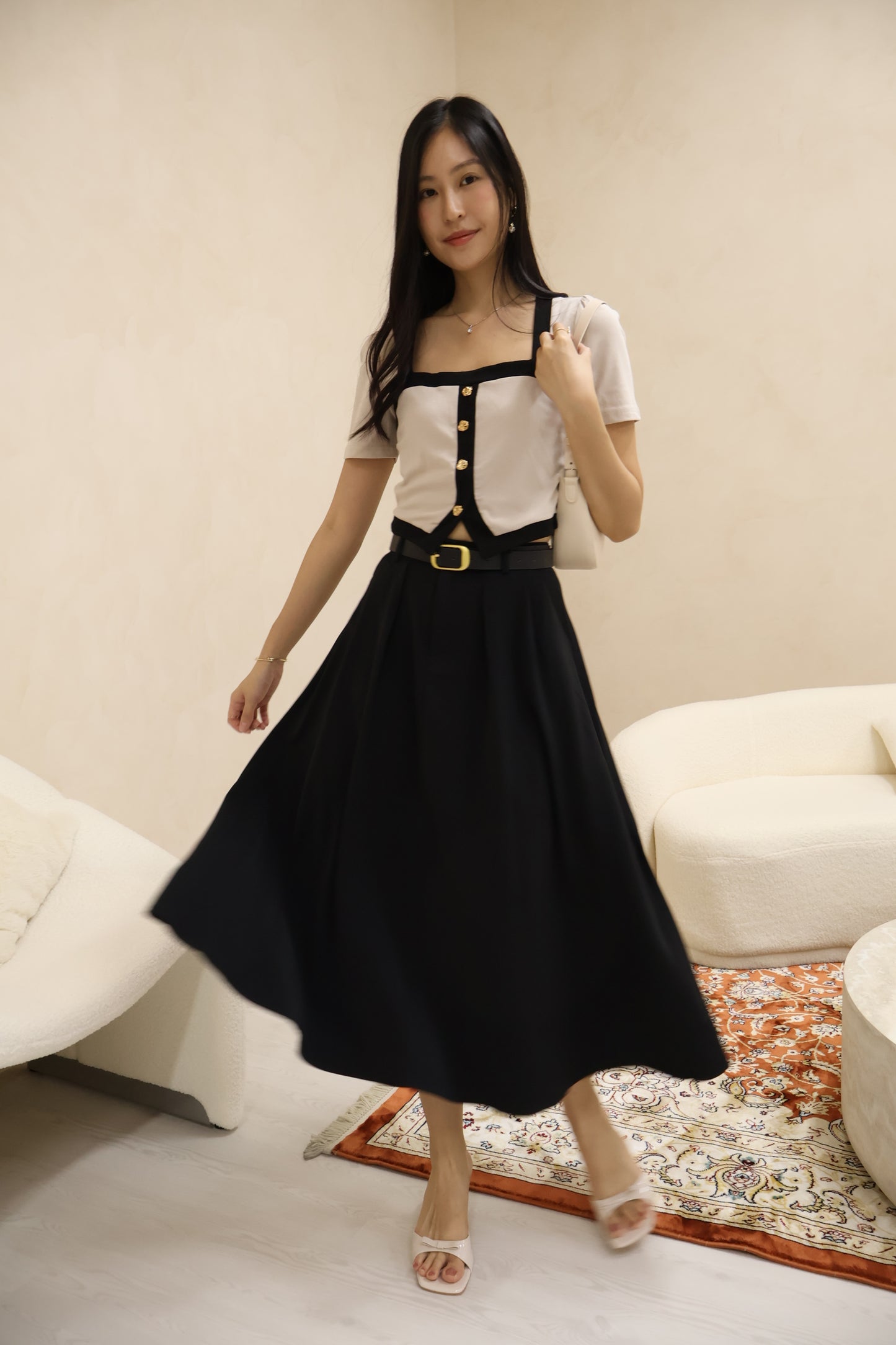 Amerlyn v2 Seashell Buttons Top In Taupe