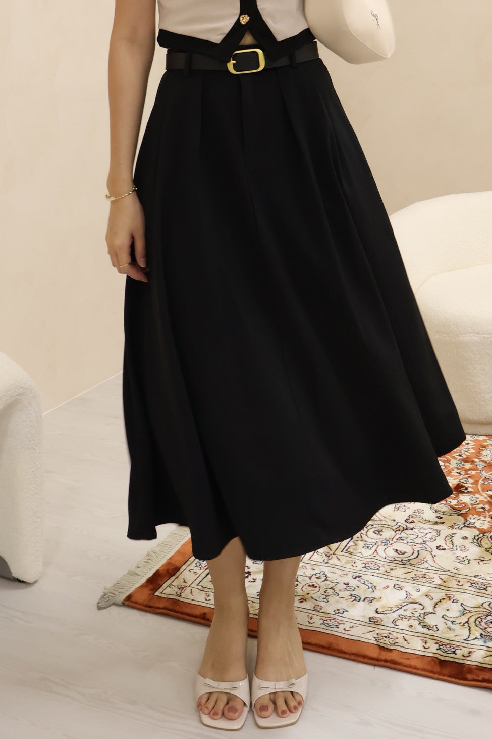 Trudy Pleated Pocket Midi Skirt With Belt In Black