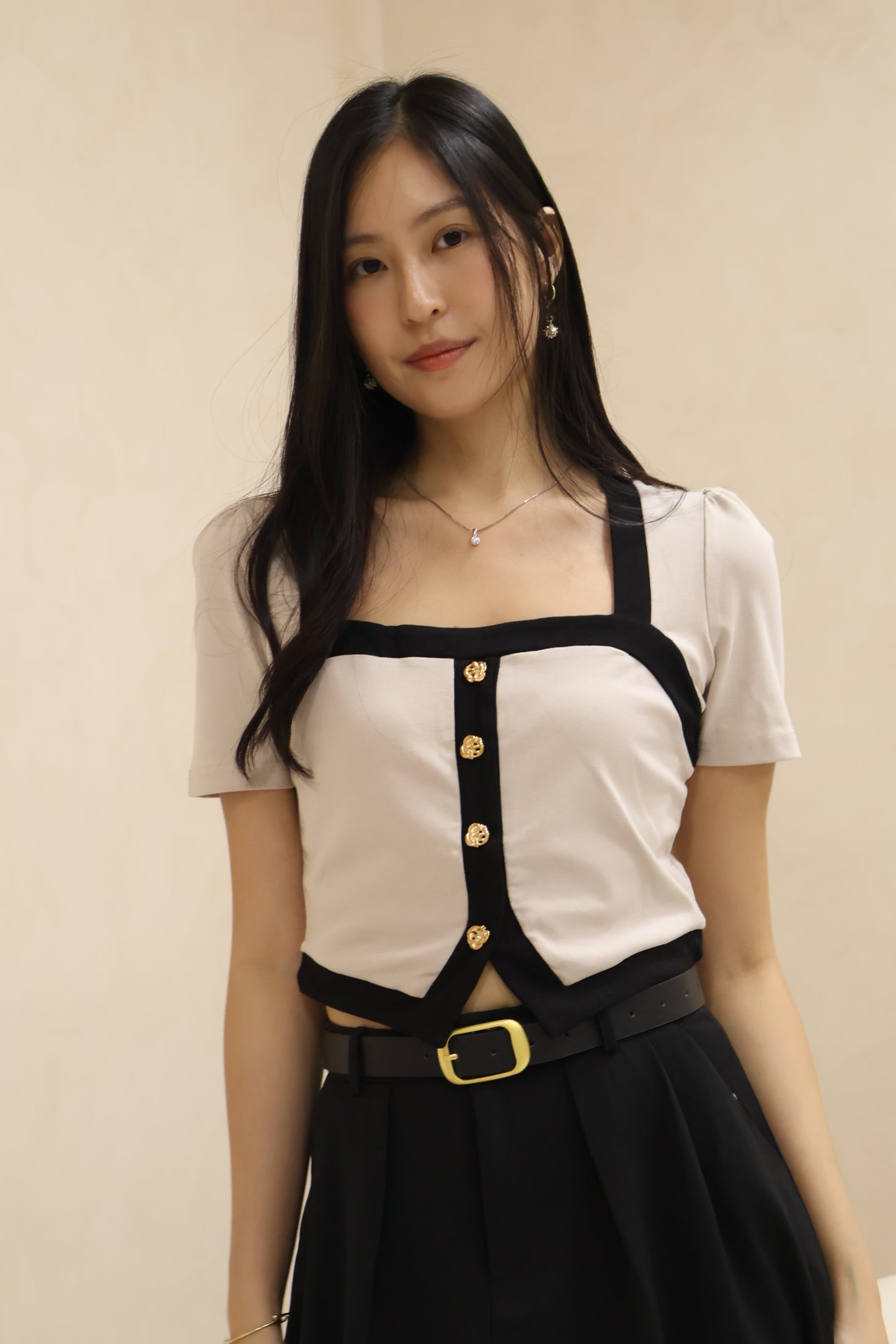 Amerlyn v2 Seashell Buttons Top In Taupe