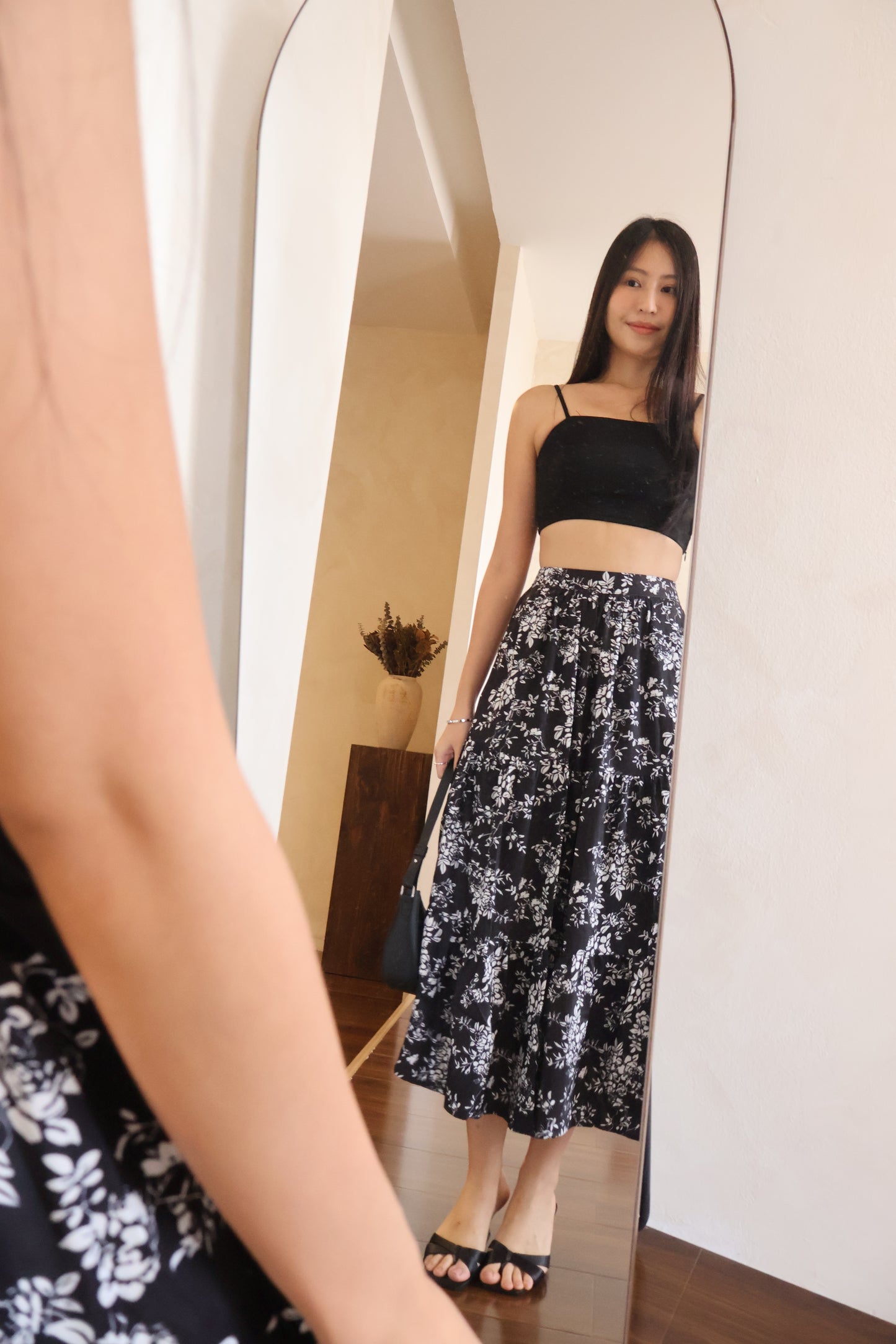 Cassy Floral Patterned Pocket Maxi Skirt In Black