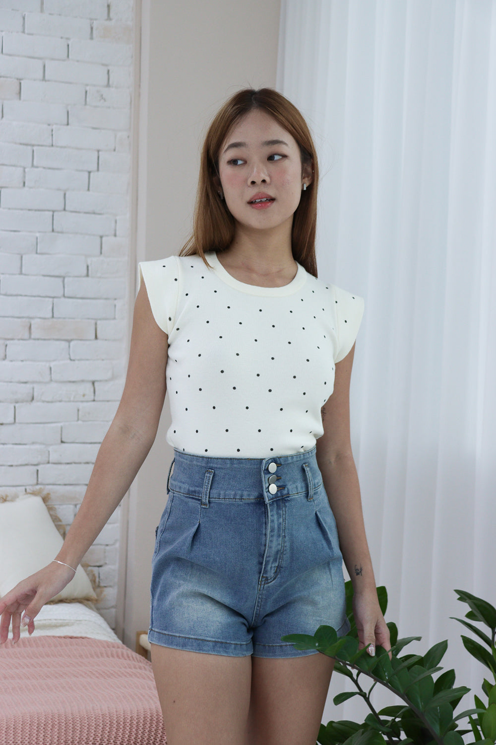 AVERYDAY Brenda High Waisted Shorts in Light Denim