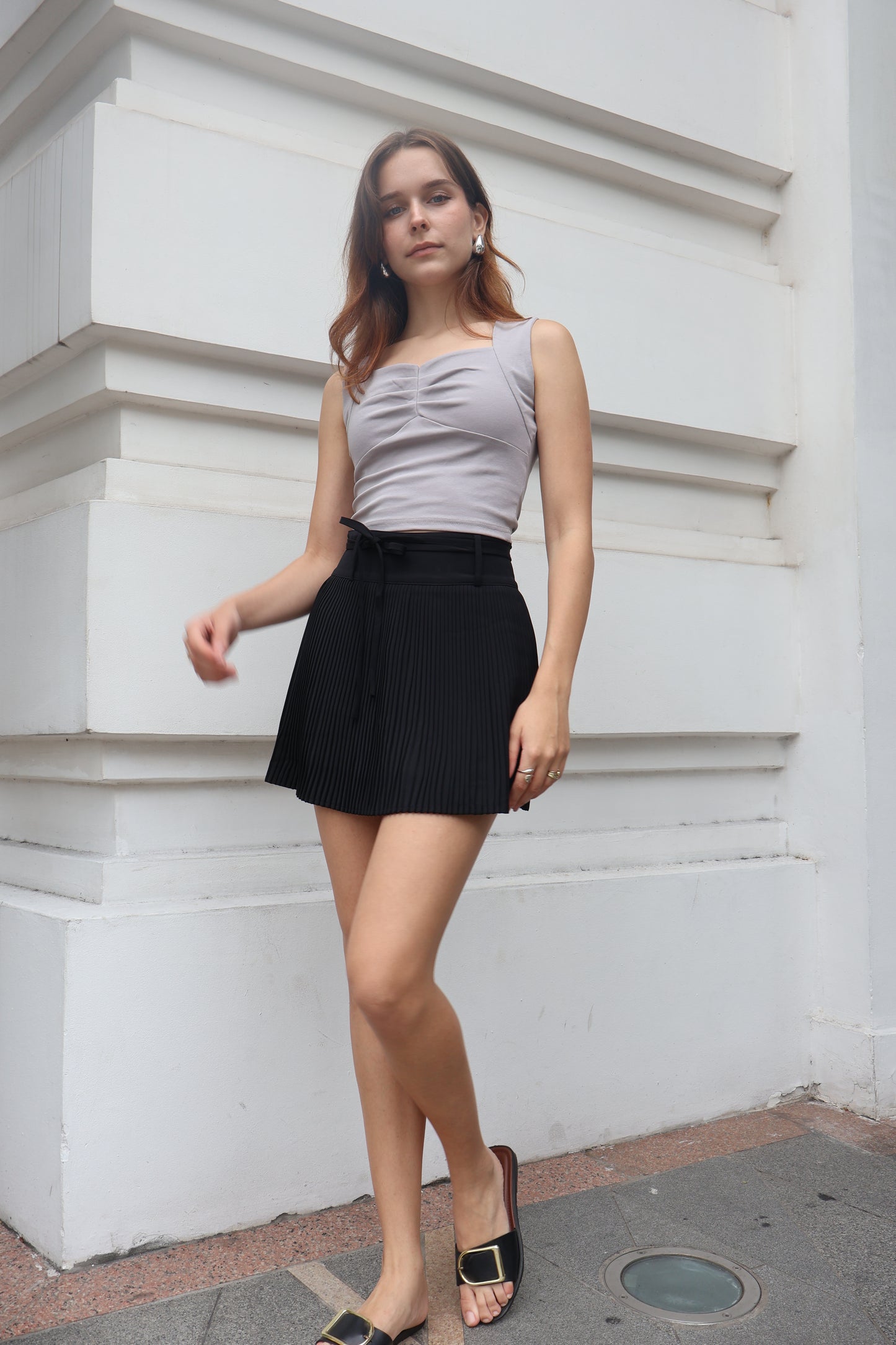 Emmy Ribbon Tie Pleated Skorts In Black