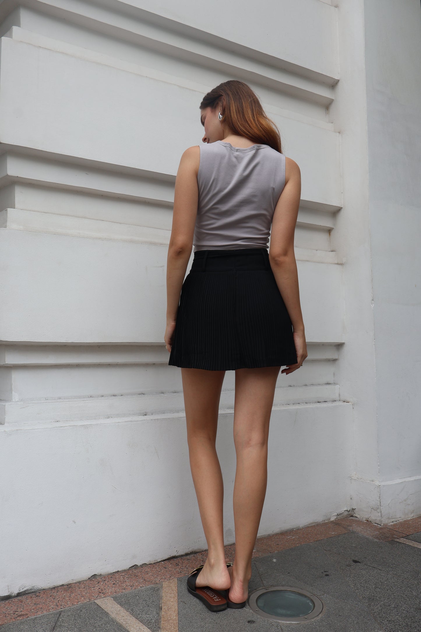 Emmy Ribbon Tie Pleated Skorts In Black