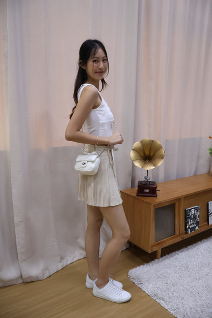 Emmy Ribbon Tie Pleated Skorts In Cream