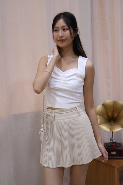 Emmy Ribbon Tie Pleated Skorts In Cream