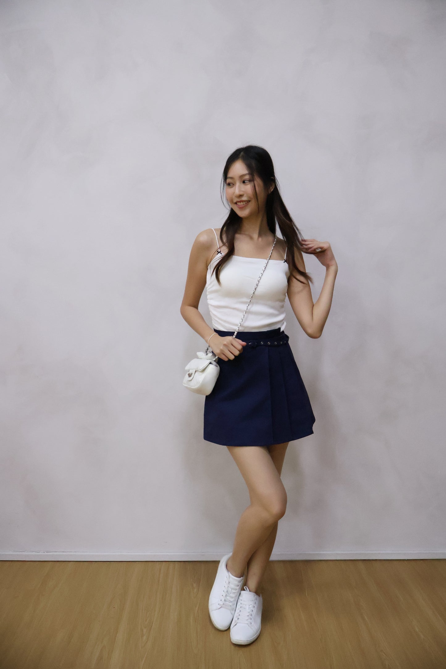 Skylar Pleated Belted Skorts In Navy