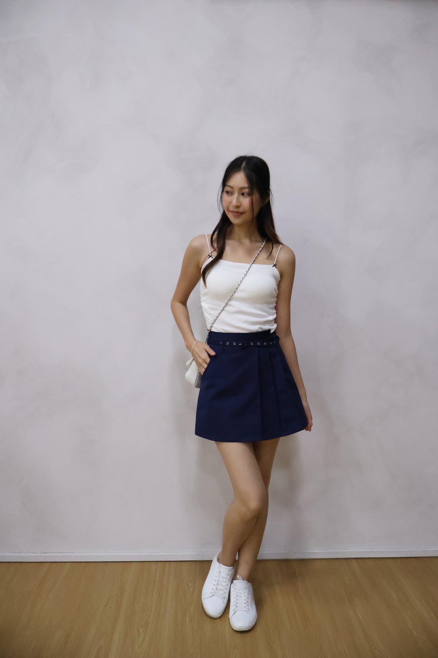 Skylar Pleated Belted Skorts In Navy