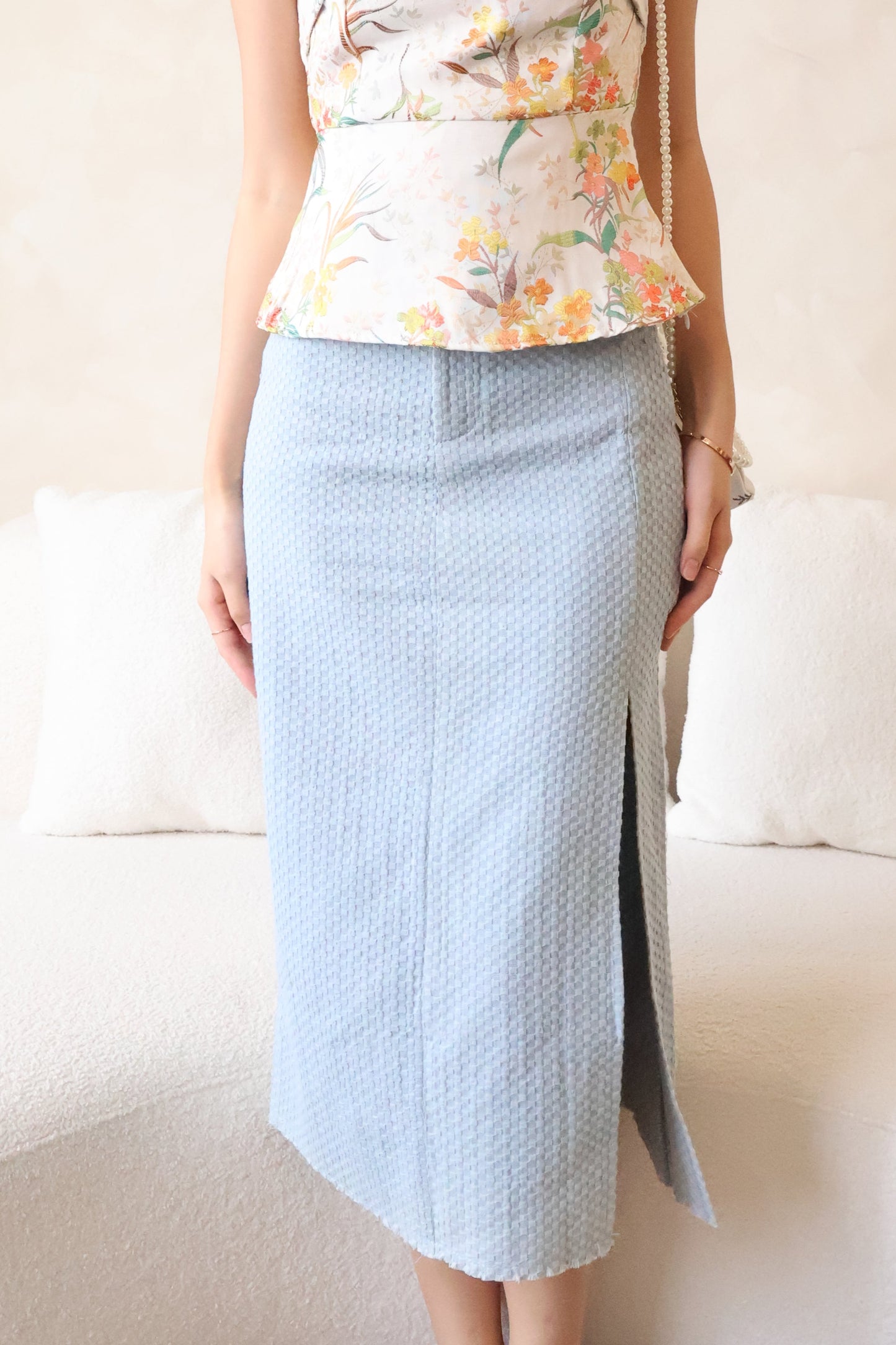 Chun Denim Slit Skirt In Light Wash