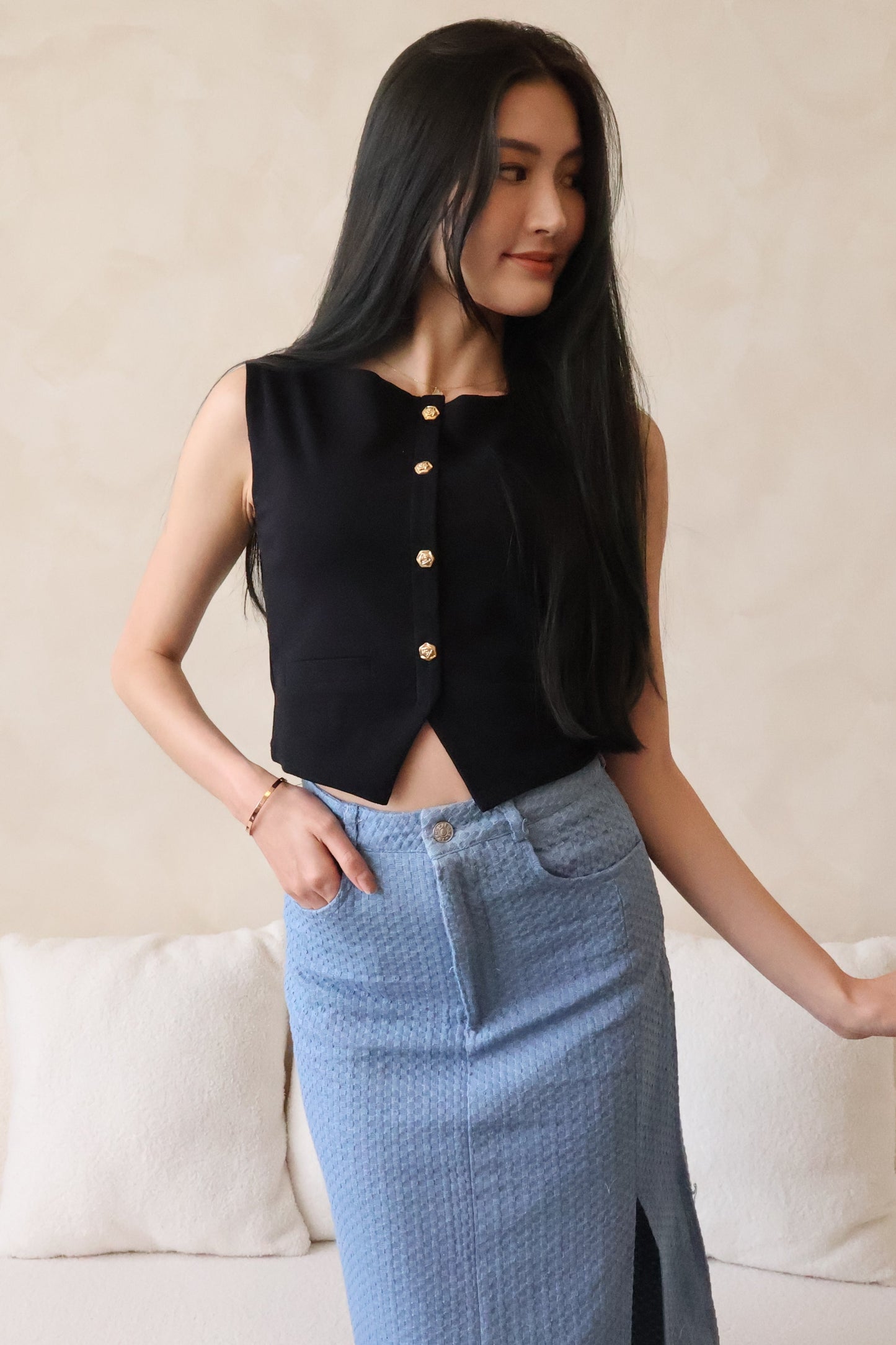 Roses Gold Button Top In Black