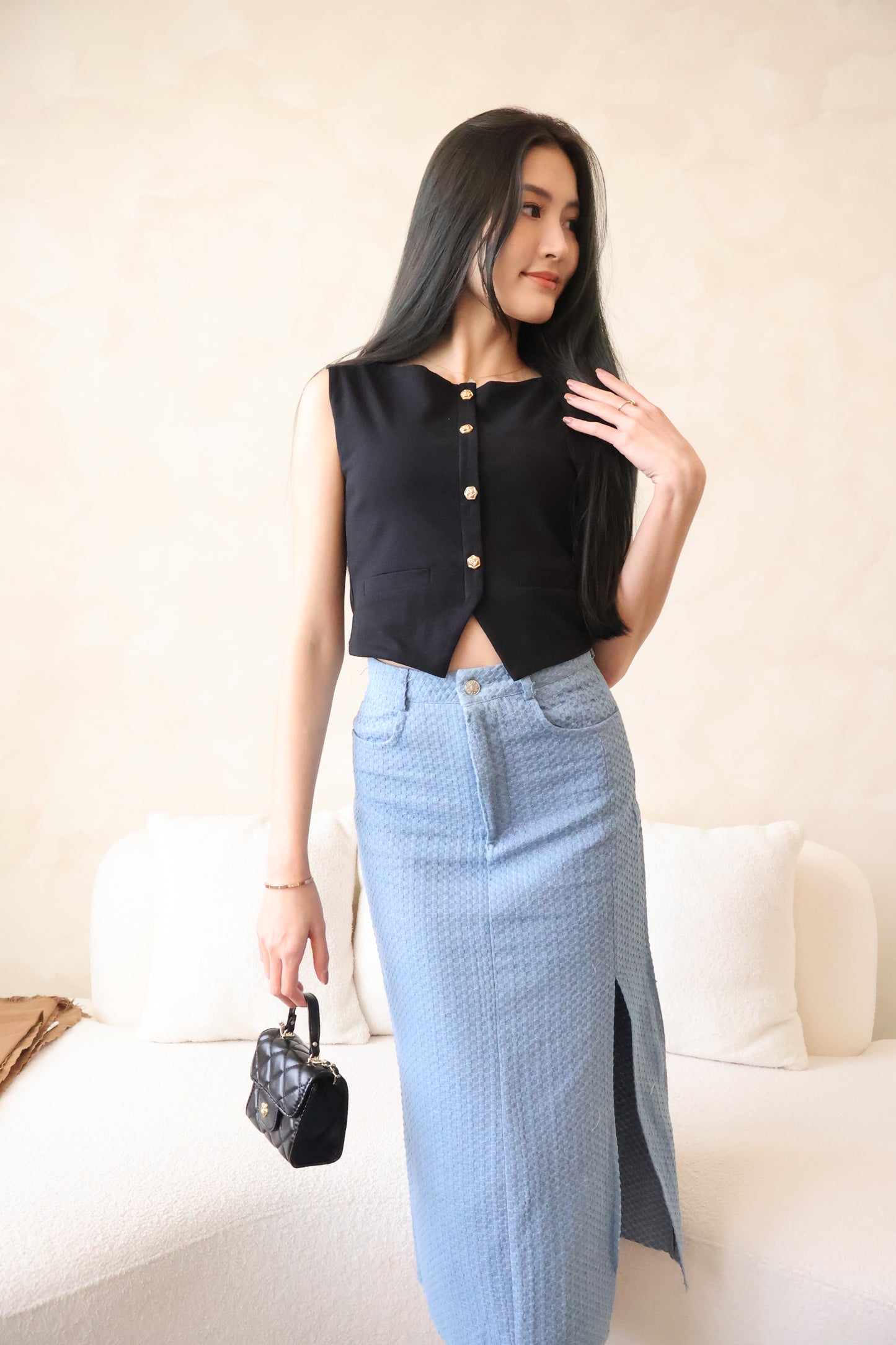 Roses Gold Button Top In Black