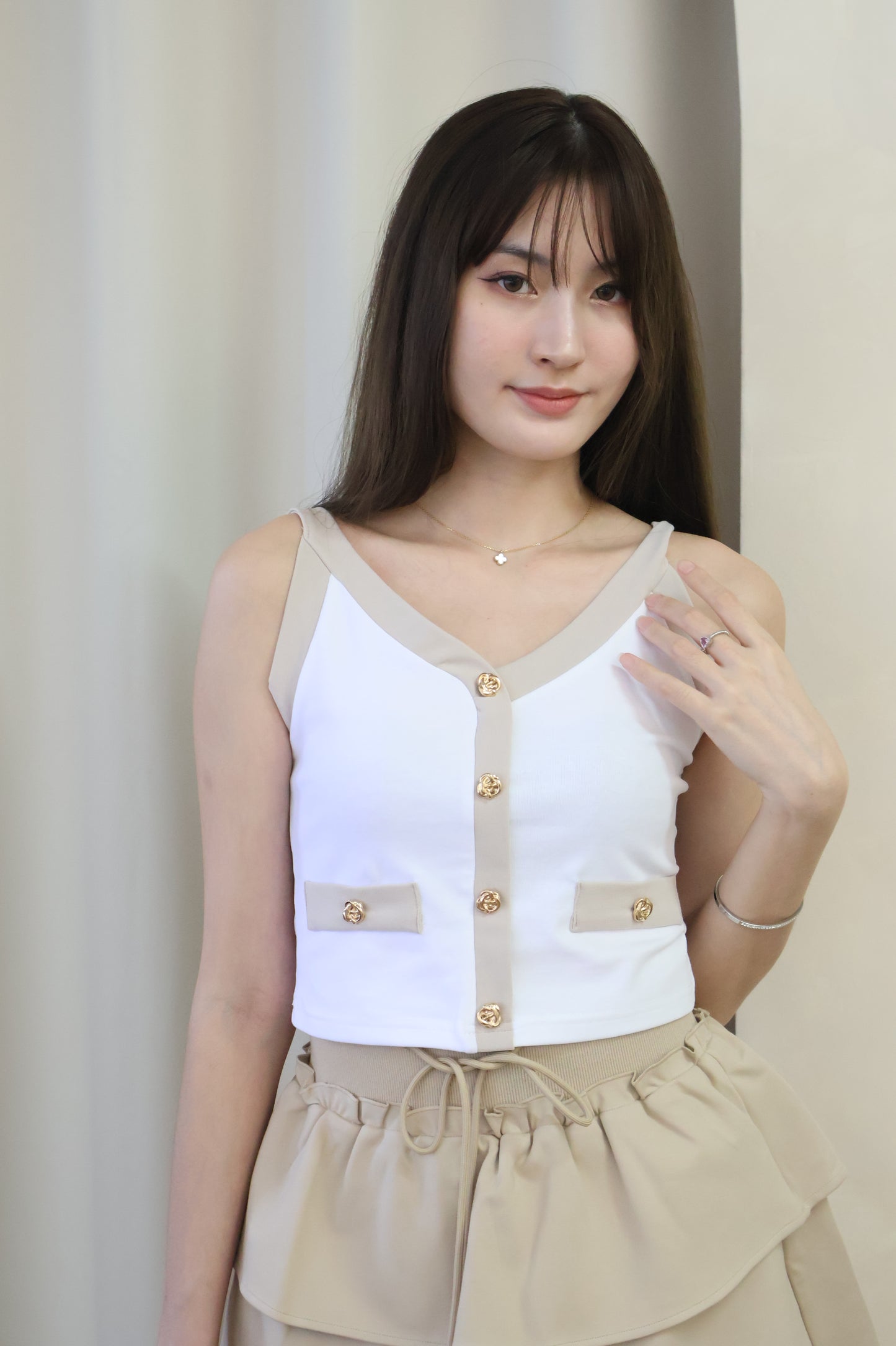 Amerlyn Seashell Buttons Top In White-Taupe