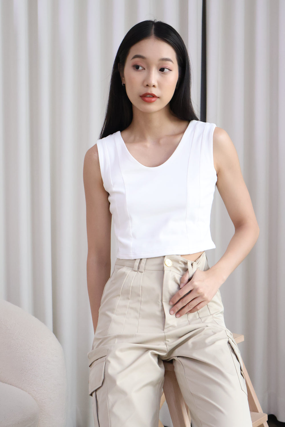 AVERYDAY Ferlice Basic Crop Top in White