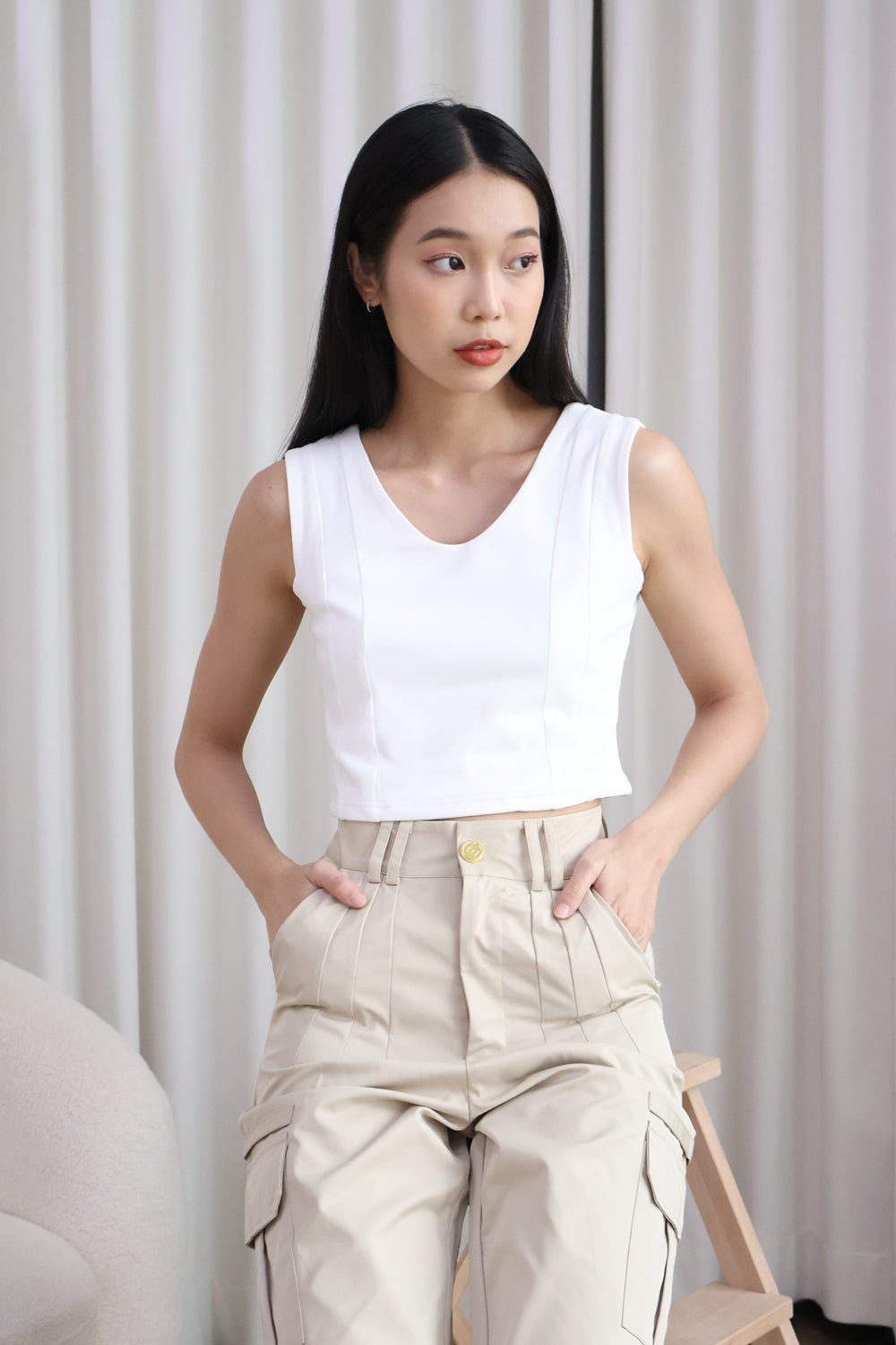 AVERYDAY Ferlice Basic Crop Top in White