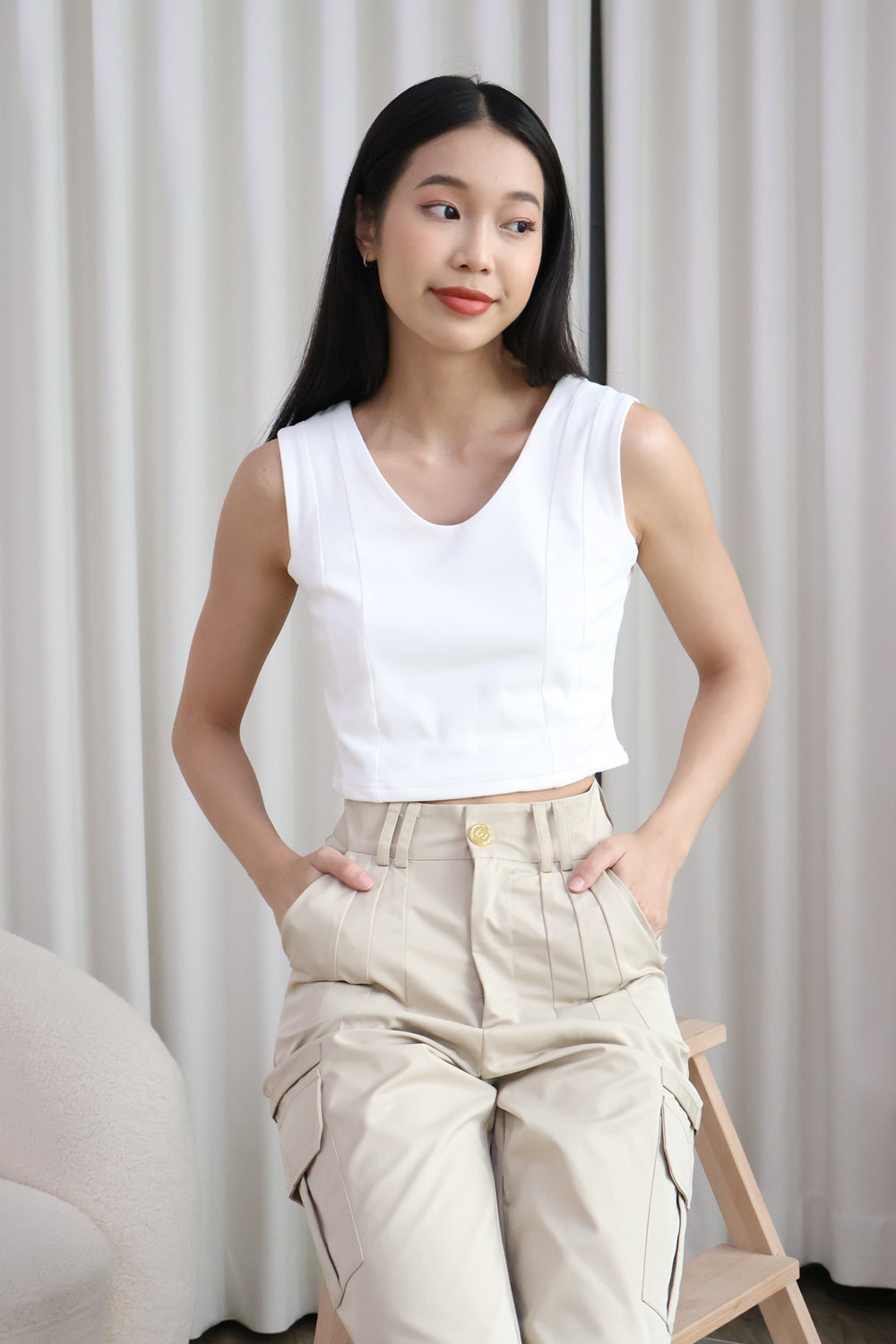 AVERYDAY Ferlice Basic Crop Top in White