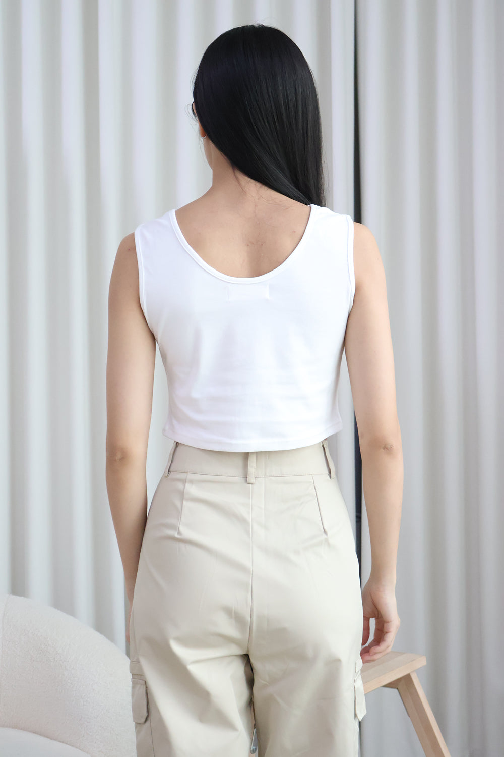 AVERYDAY Ferlice Basic Crop Top in White