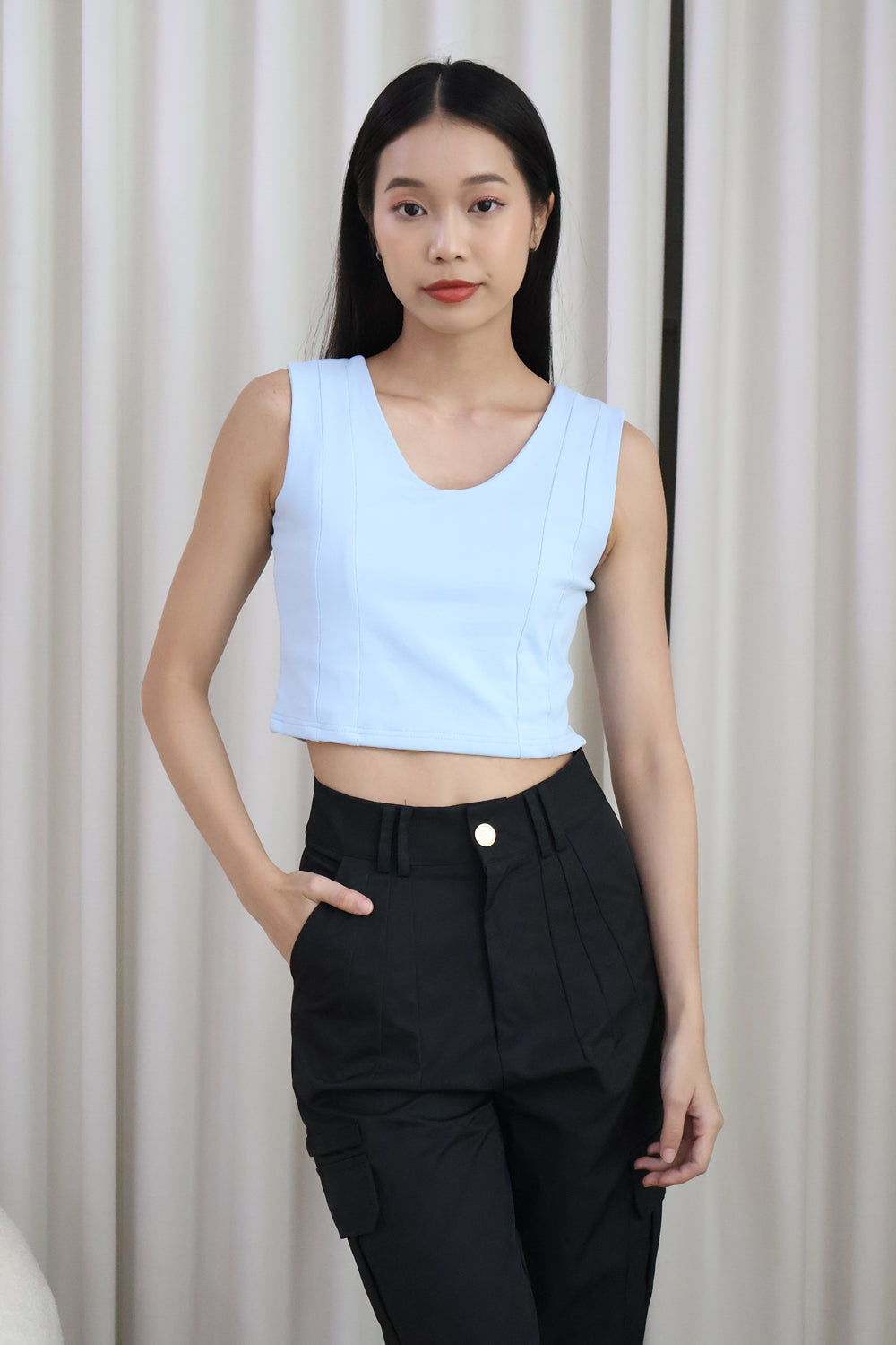 AVERYDAY Ferlice Basic Crop Top in Blue