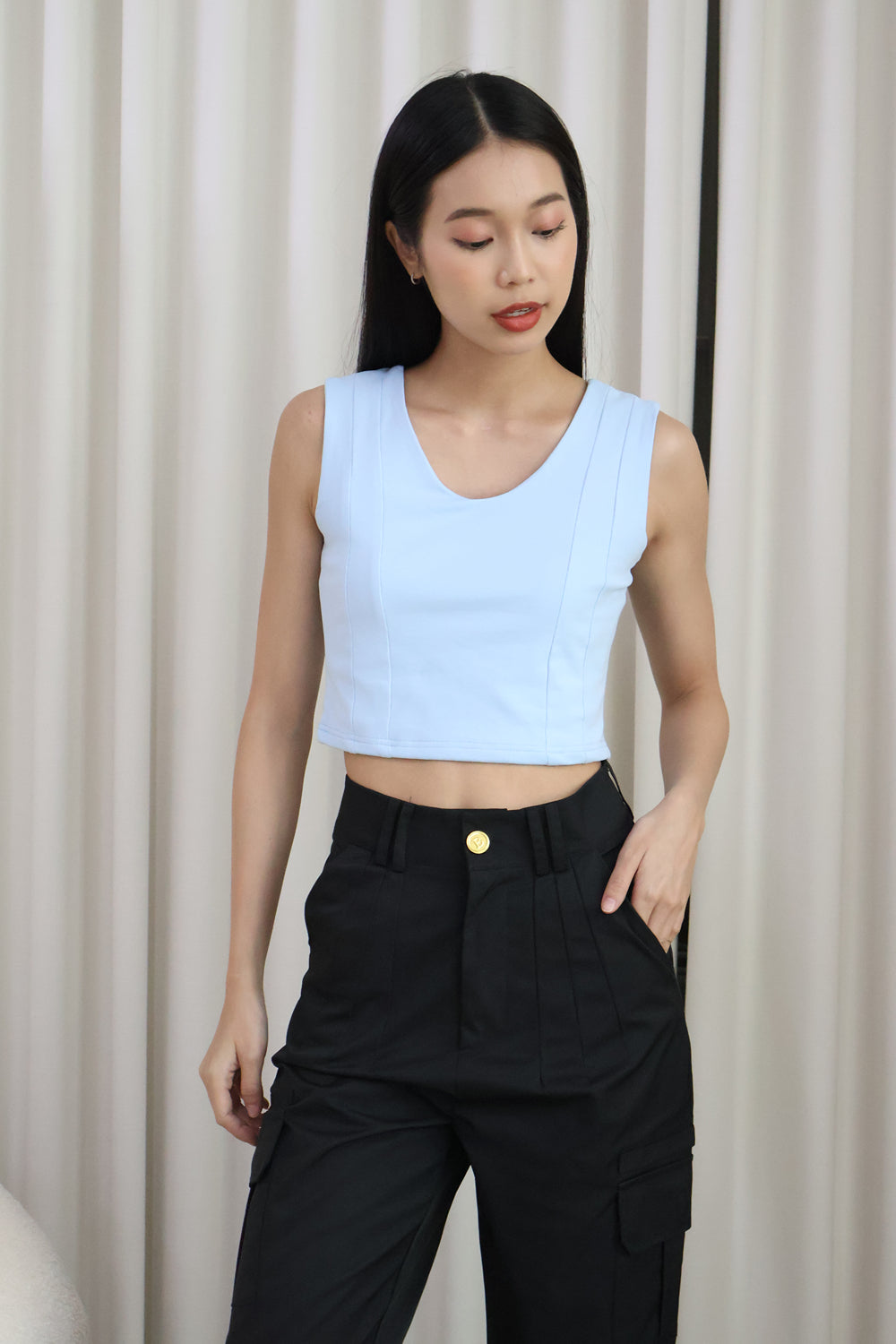 AVERYDAY Ferlice Basic Crop Top in Blue