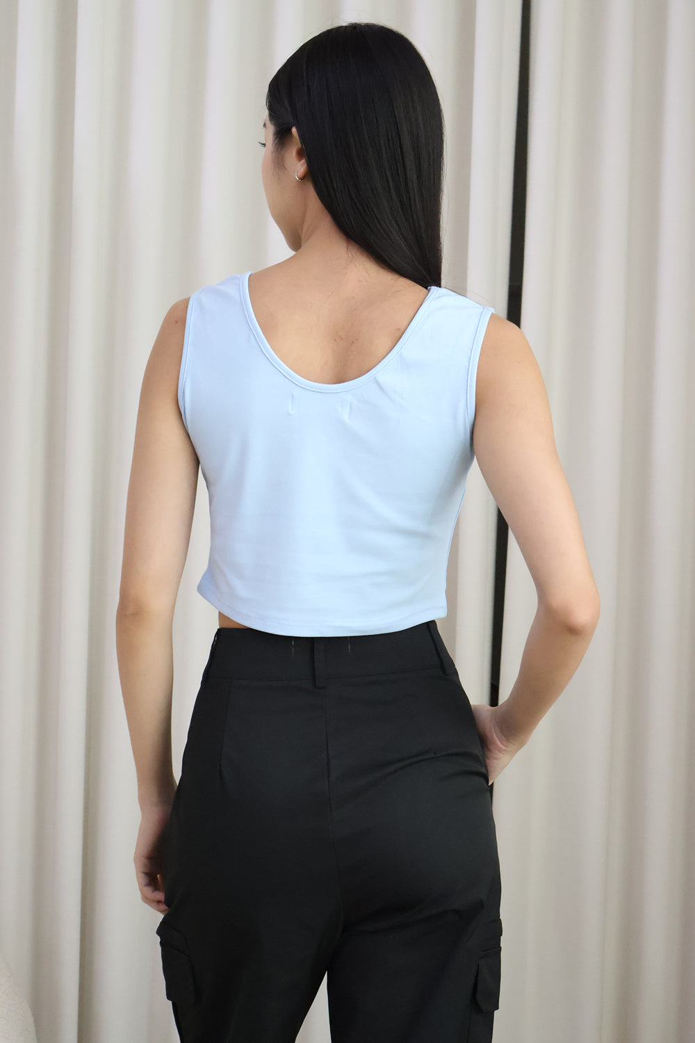 AVERYDAY Ferlice Basic Crop Top in Blue