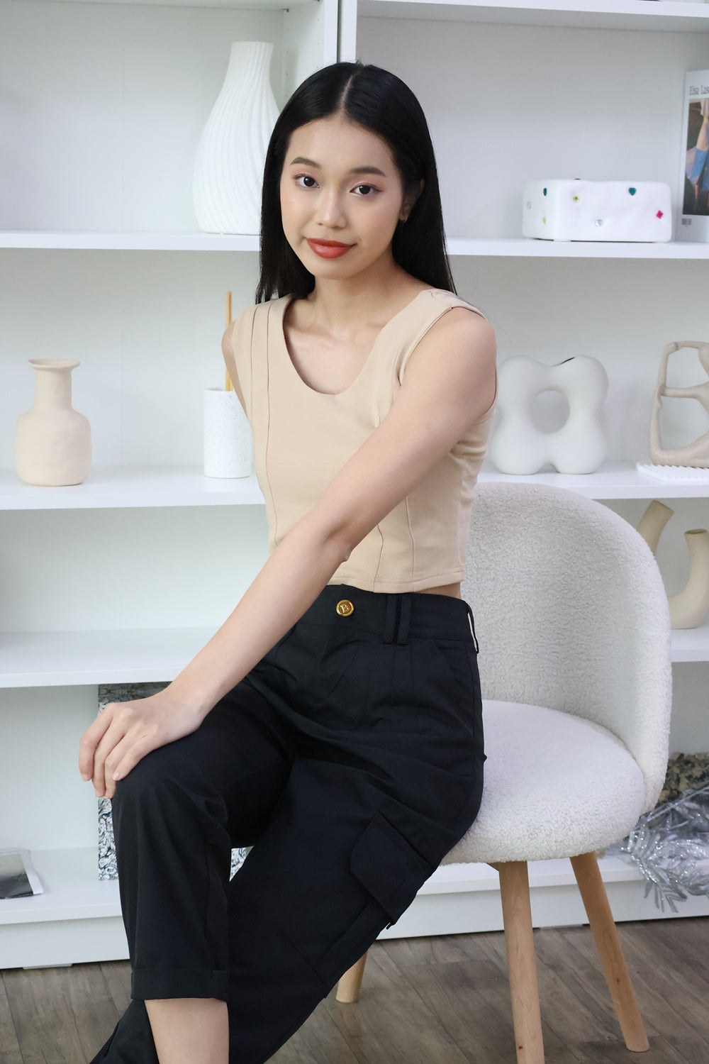 AVERYDAY Ferlice Basic Crop Top in Milktea