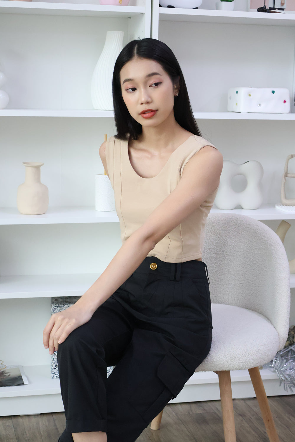 AVERYDAY Ferlice Basic Crop Top in Milktea