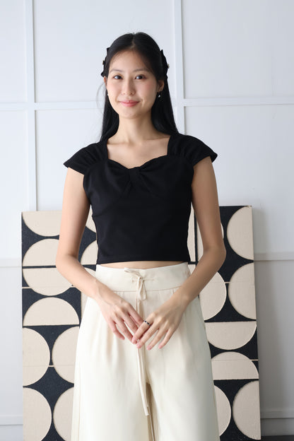 Sonia Sweetheart Bow Top In Black