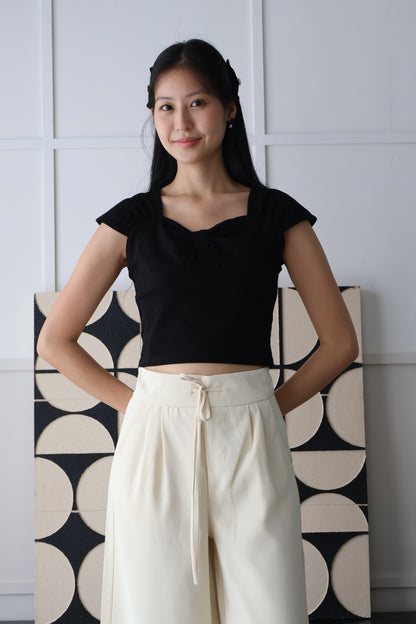 Sonia Sweetheart Bow Top In Black