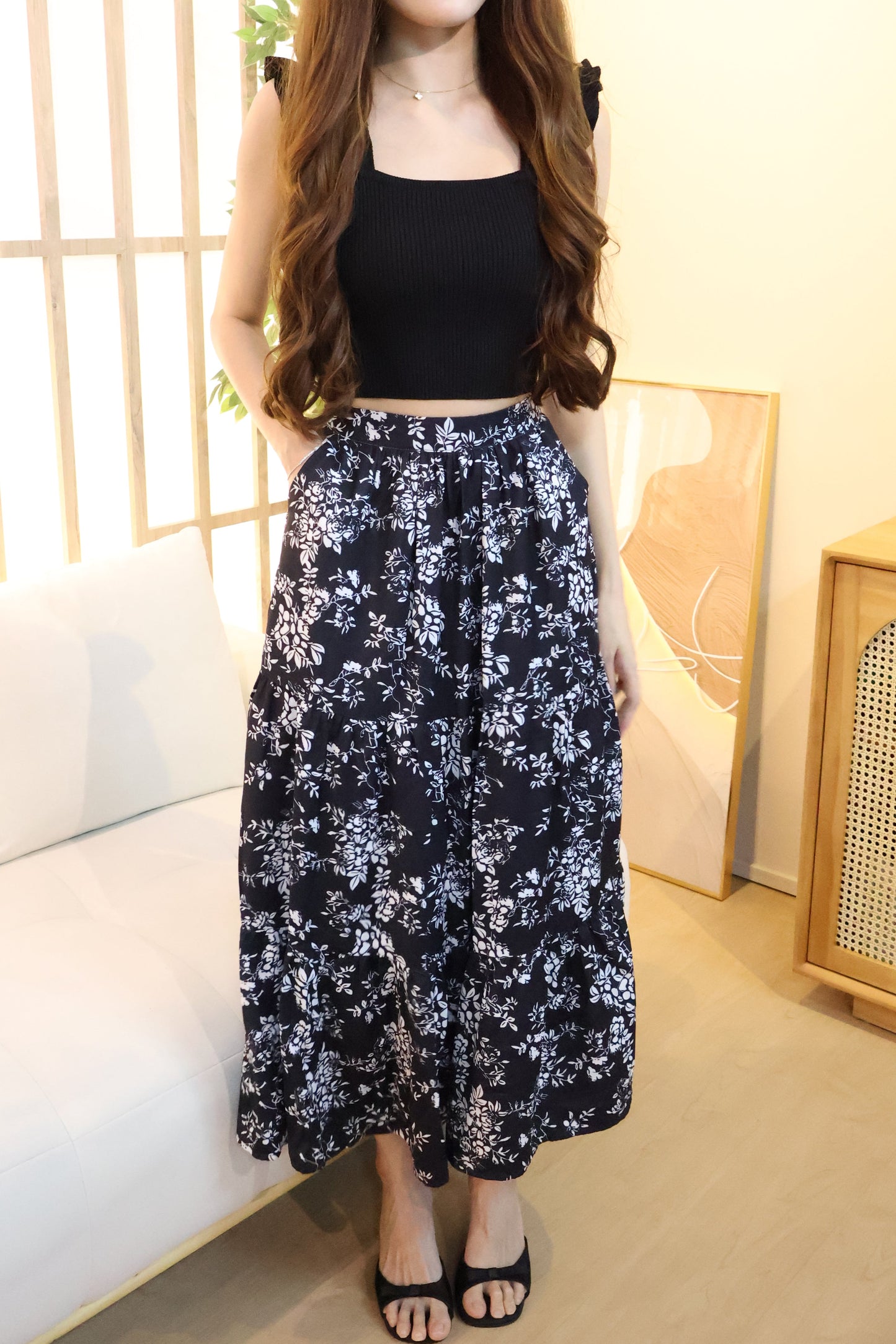 Cassy Floral Patterned Pocket Maxi Skirt In Black