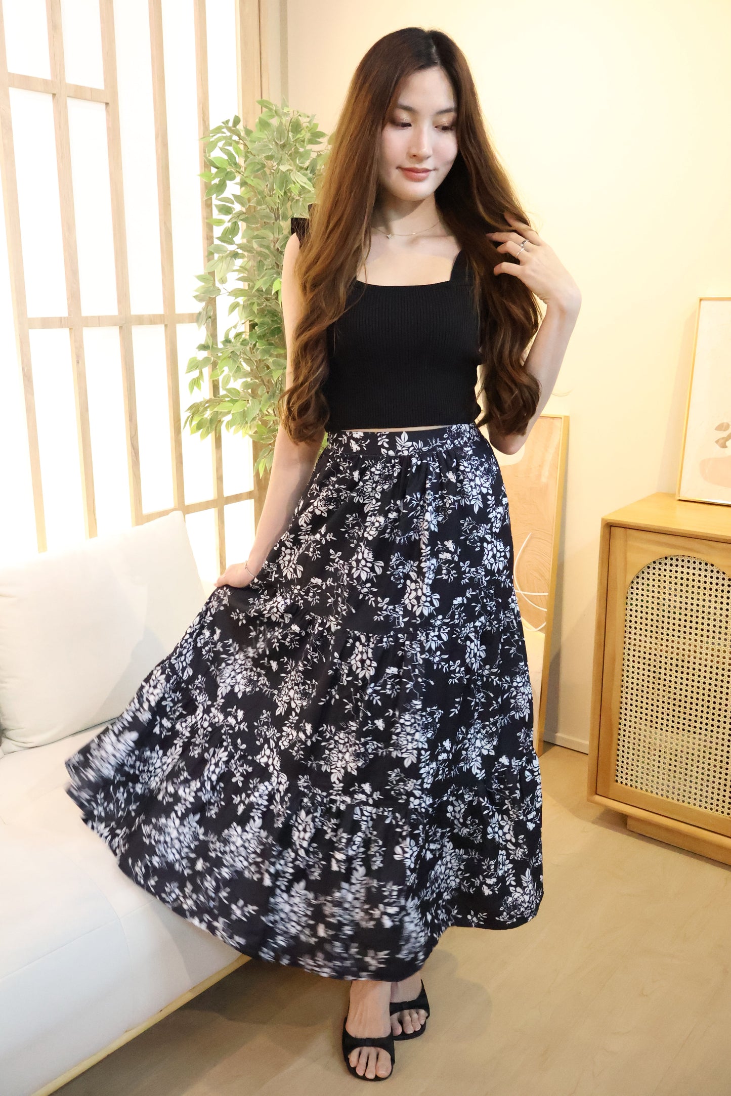 Myra Ruffles Ribbed Top In Black