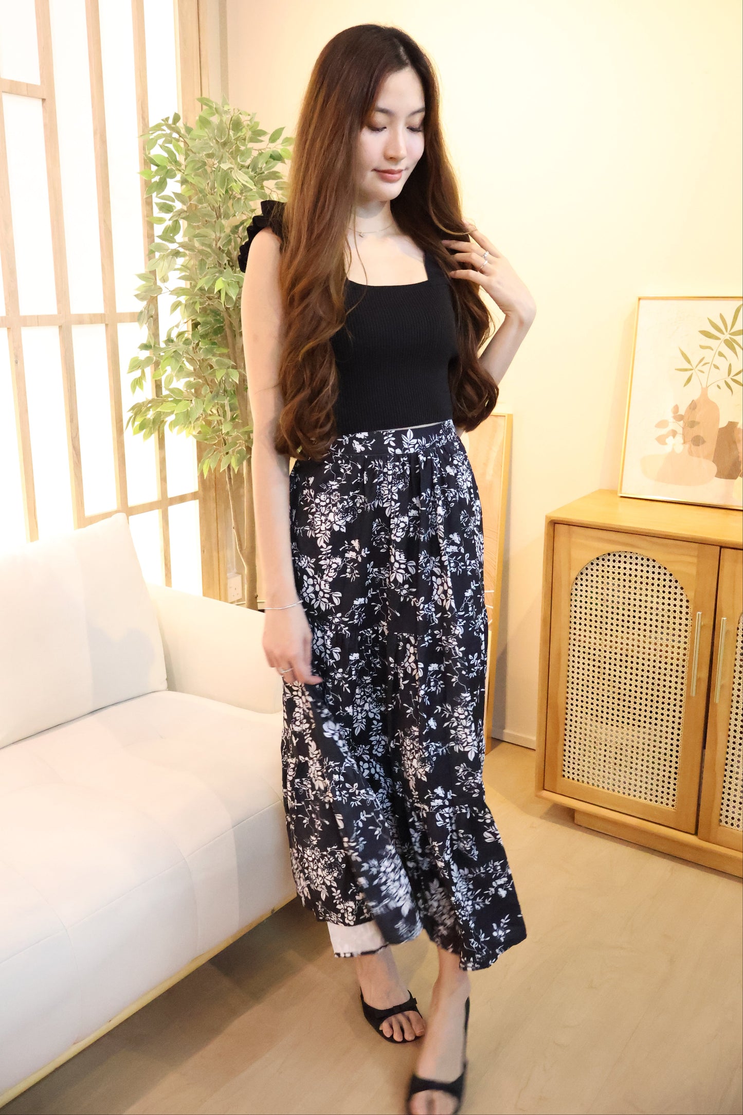 Cassy Floral Patterned Pocket Maxi Skirt In Black