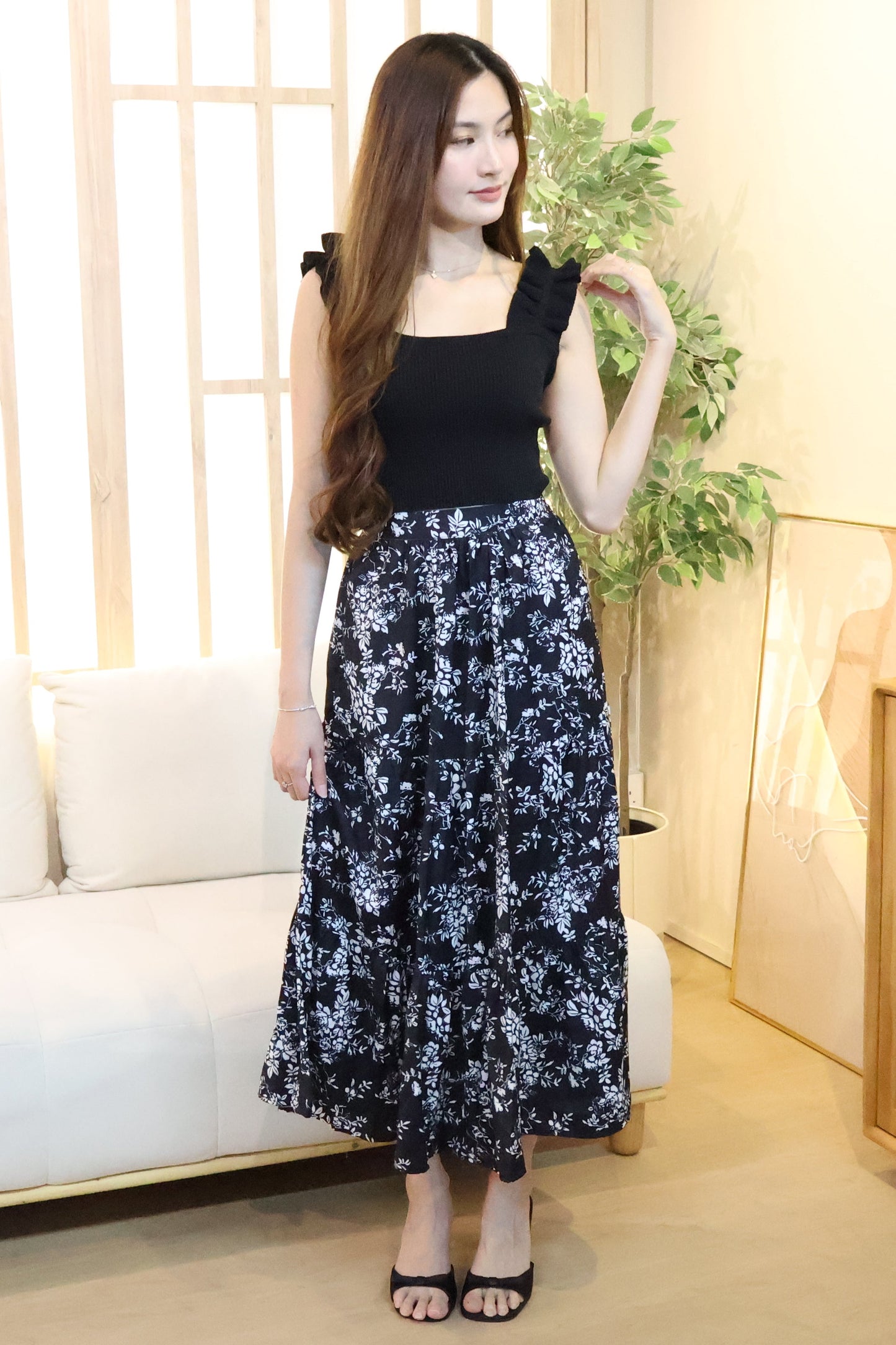 Cassy Floral Patterned Pocket Maxi Skirt In Black