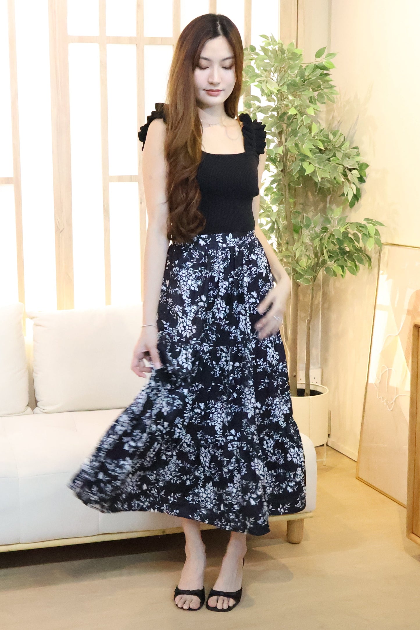 Cassy Floral Patterned Pocket Maxi Skirt In Black