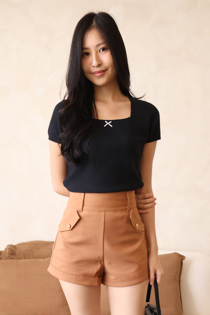 Idina Button Pocket Shorts In Caramel