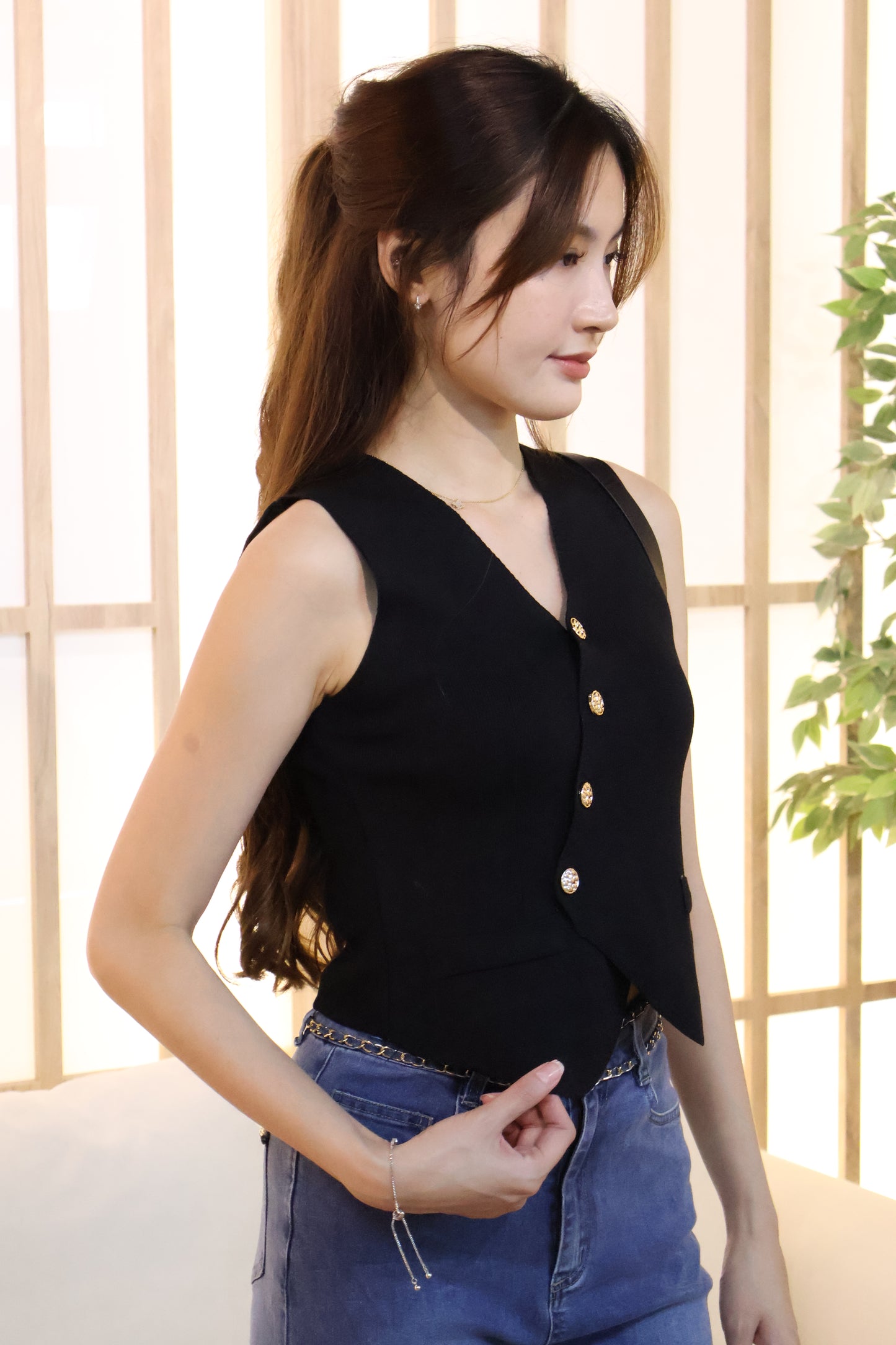 Sandrick Button Knit Vest Top In Black