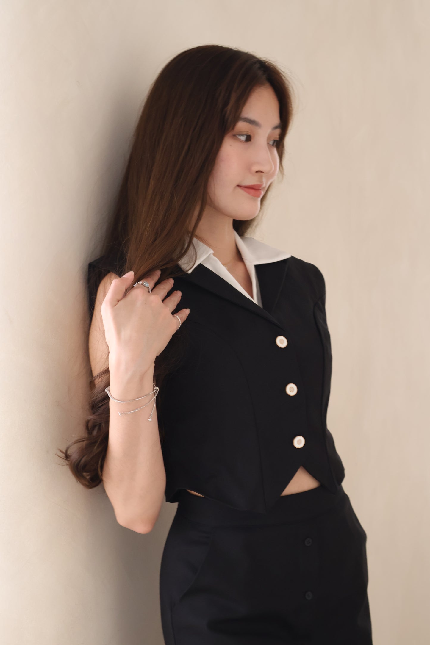 Diorlyn Camellia Button Vest Top In Black